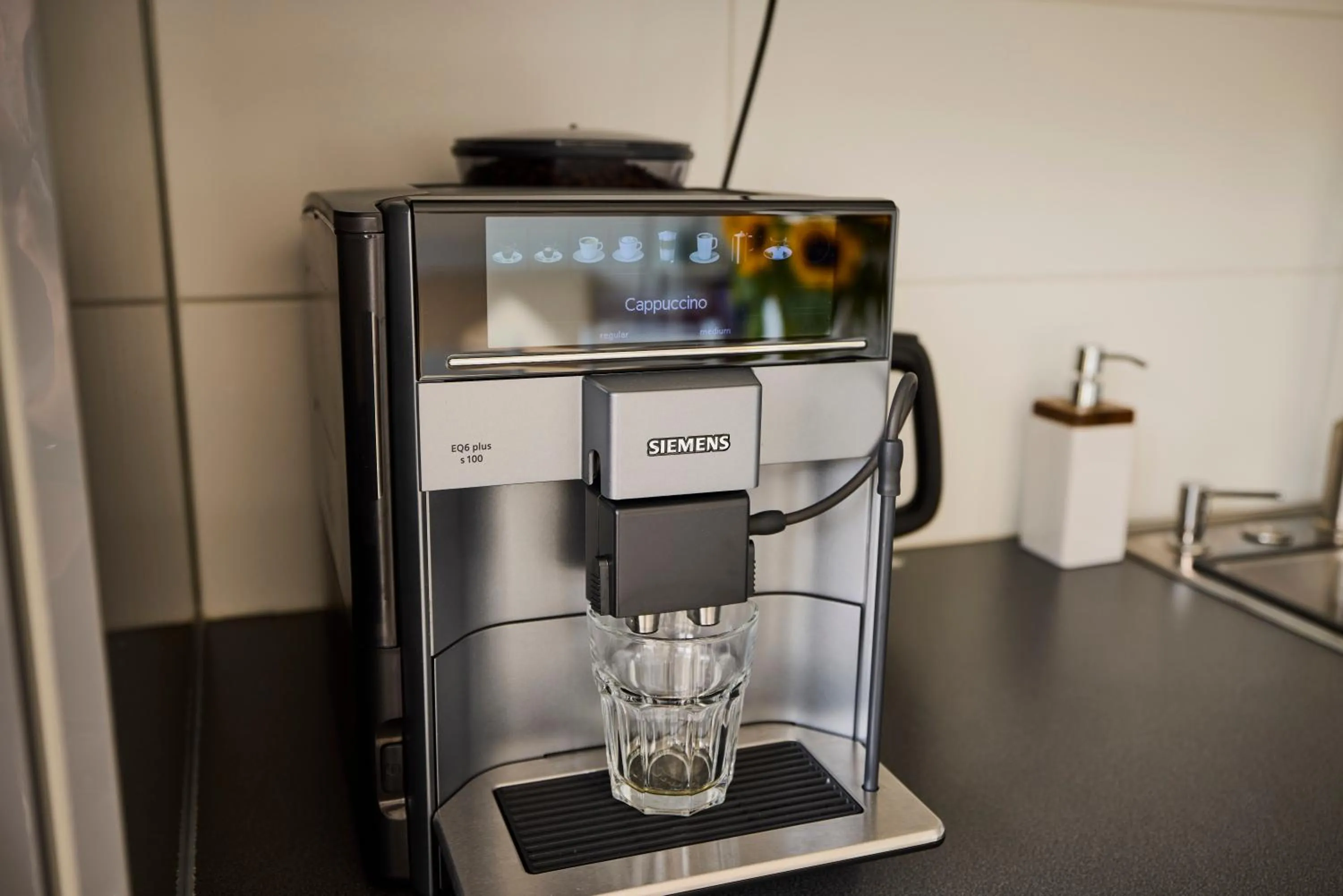 Coffee/tea facilities in Treehouse Inn