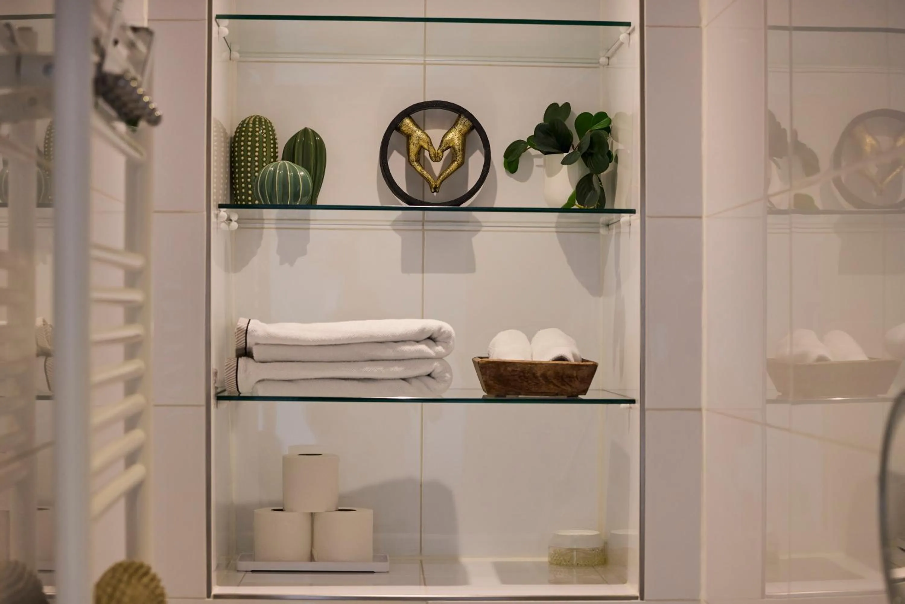 Toilet in Treehouse Inn