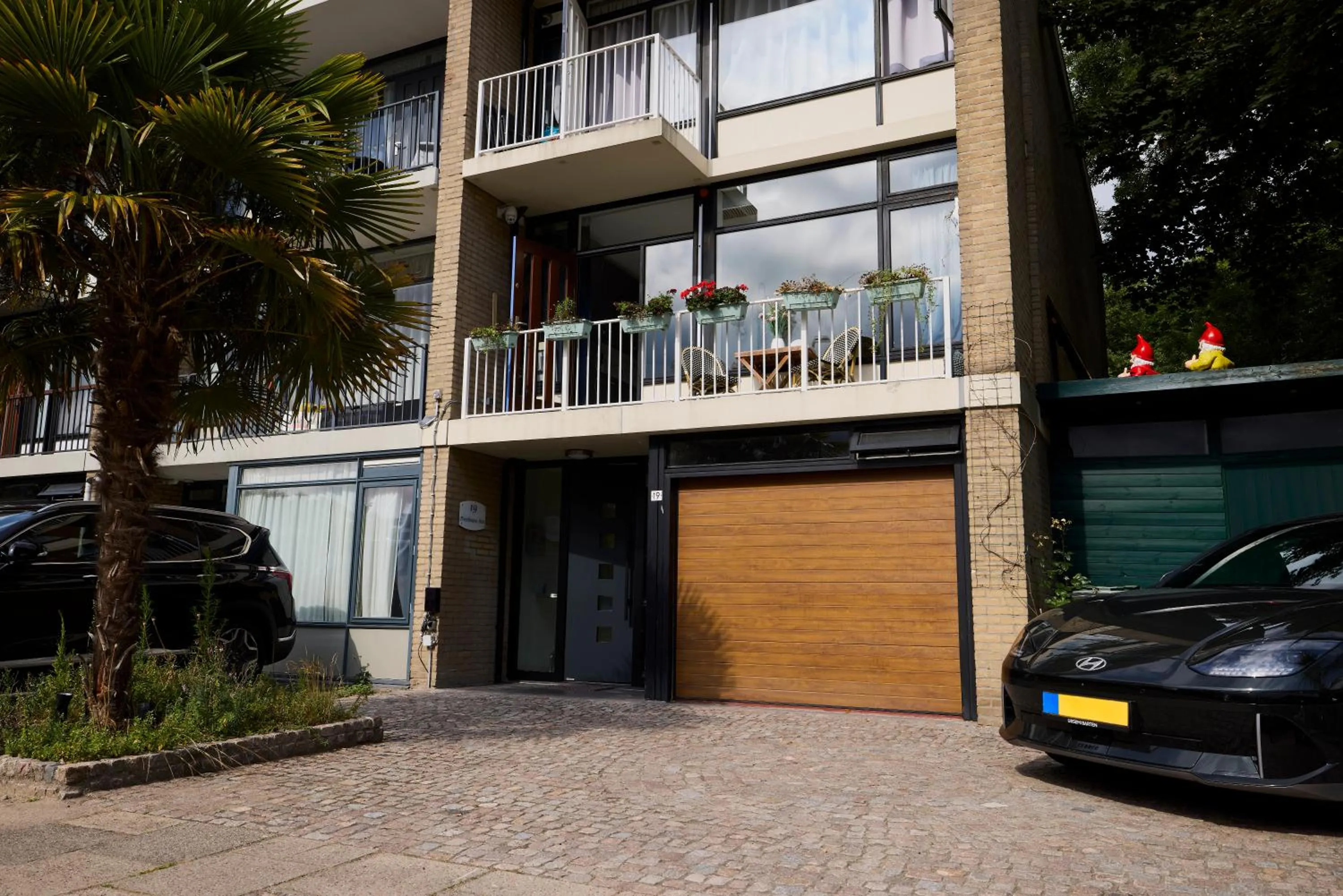 Facade/entrance in Treehouse Inn