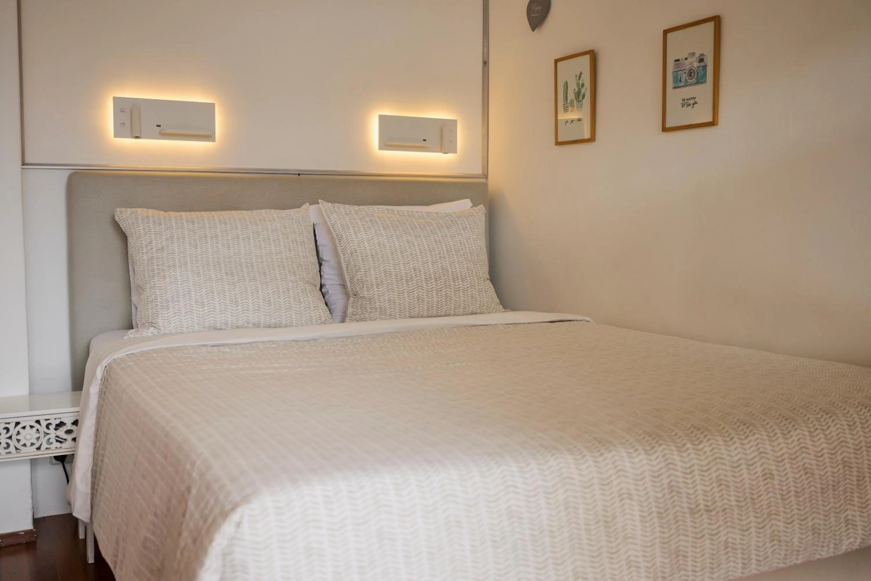 Bedroom, Bed in Treehouse Inn