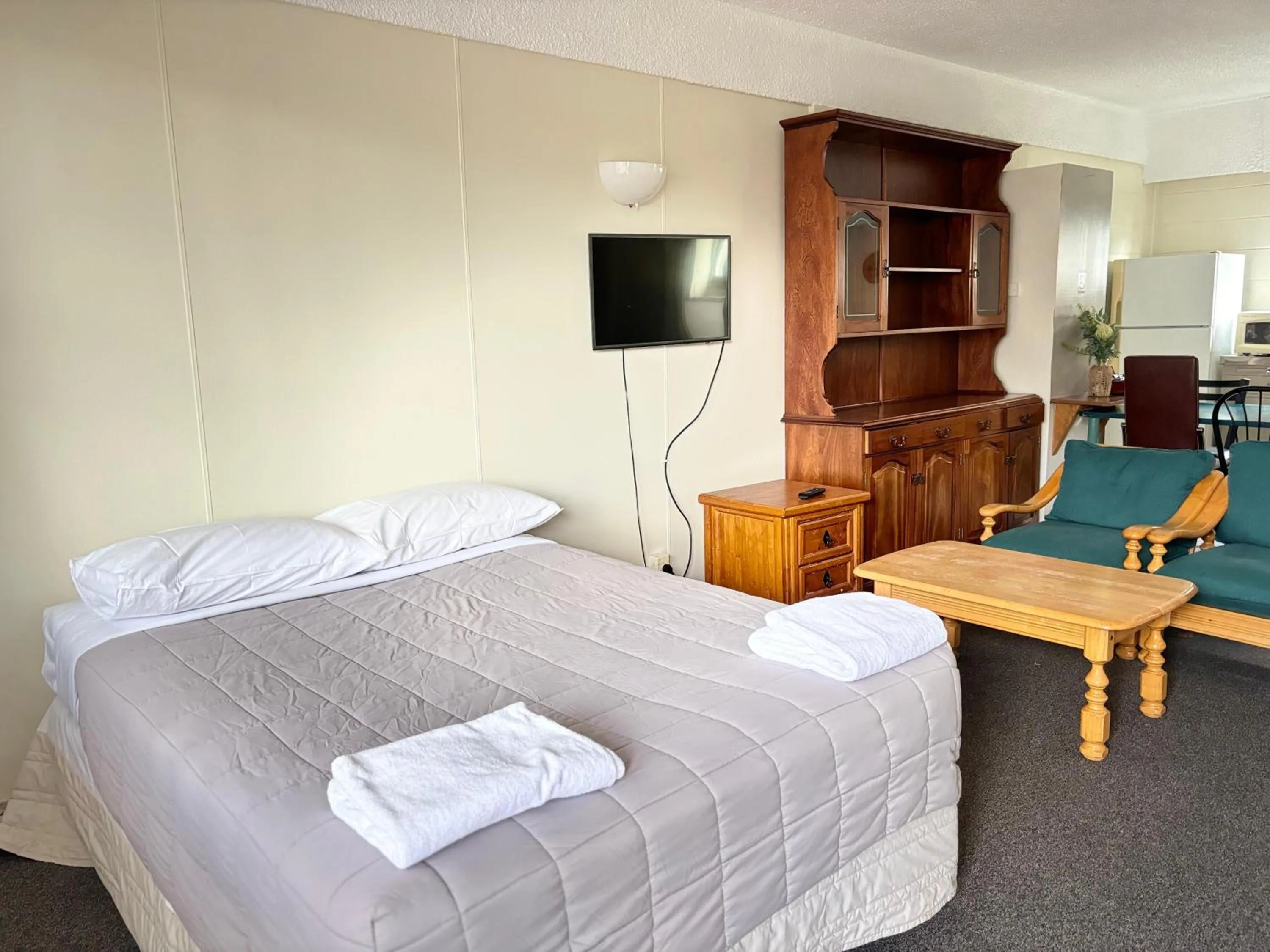 Bed in Manhattan Motel