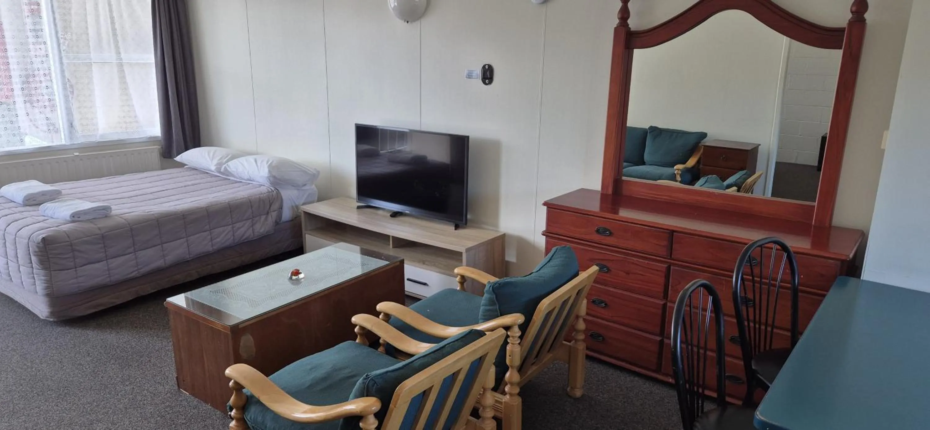 Bed in Manhattan Motel