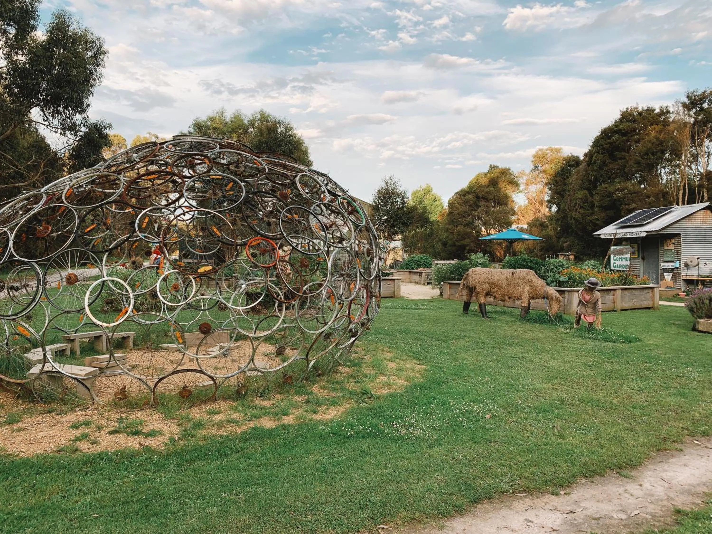 Restaurant/places to eat in Meeniyan Motel