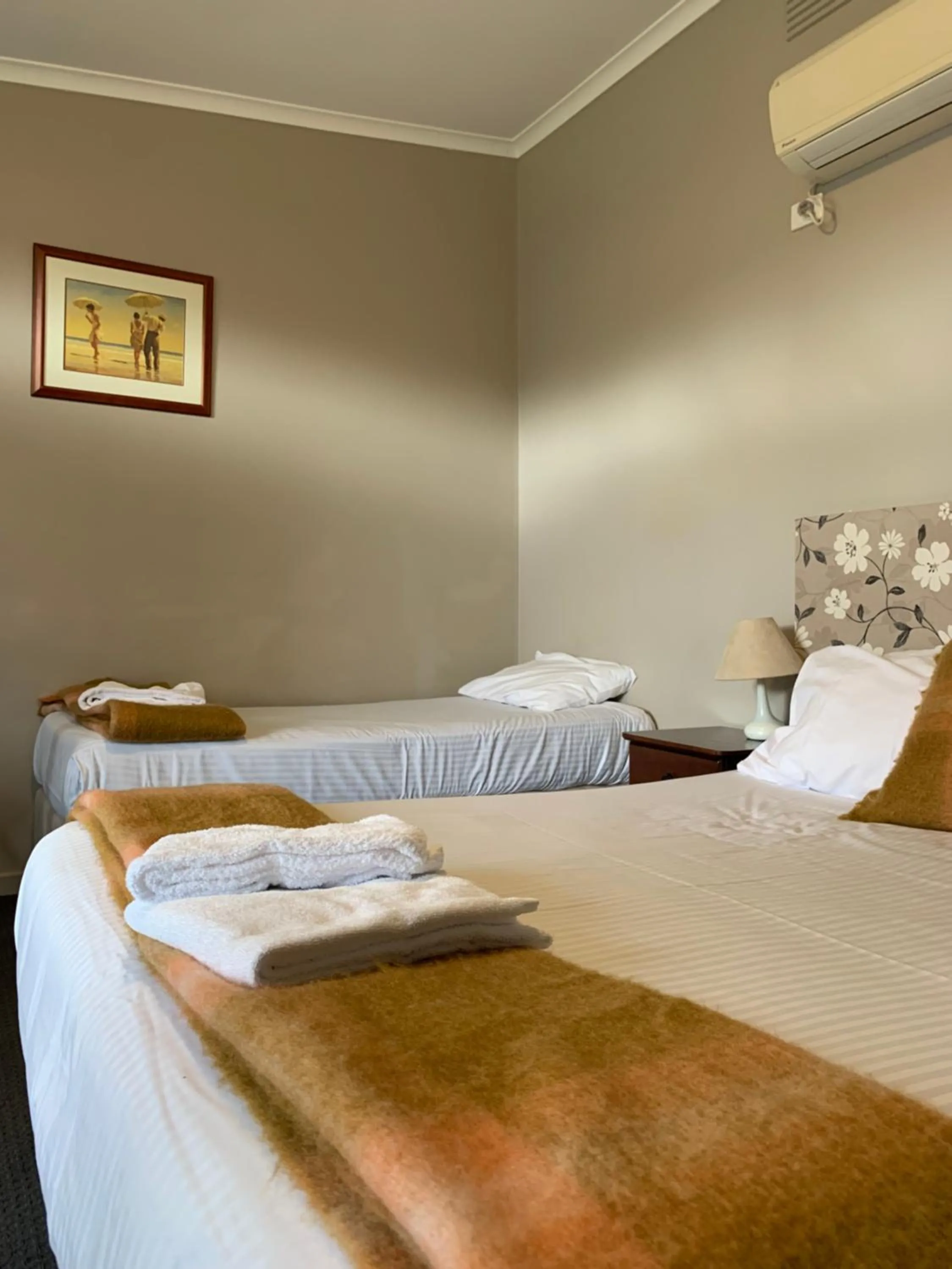 Bed in Meeniyan Motel