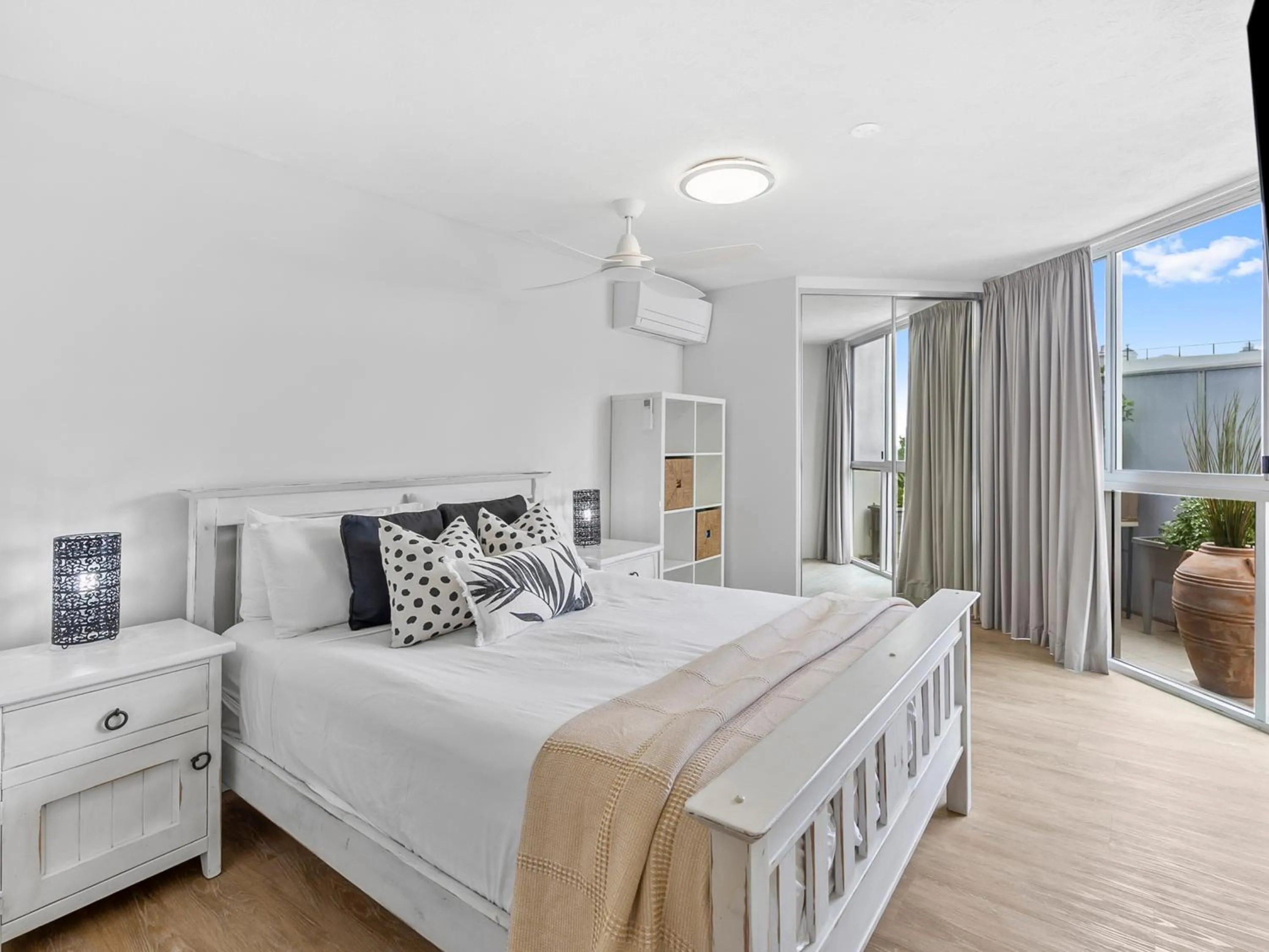Bedroom, Bed in Mandolin Beachfront Resort