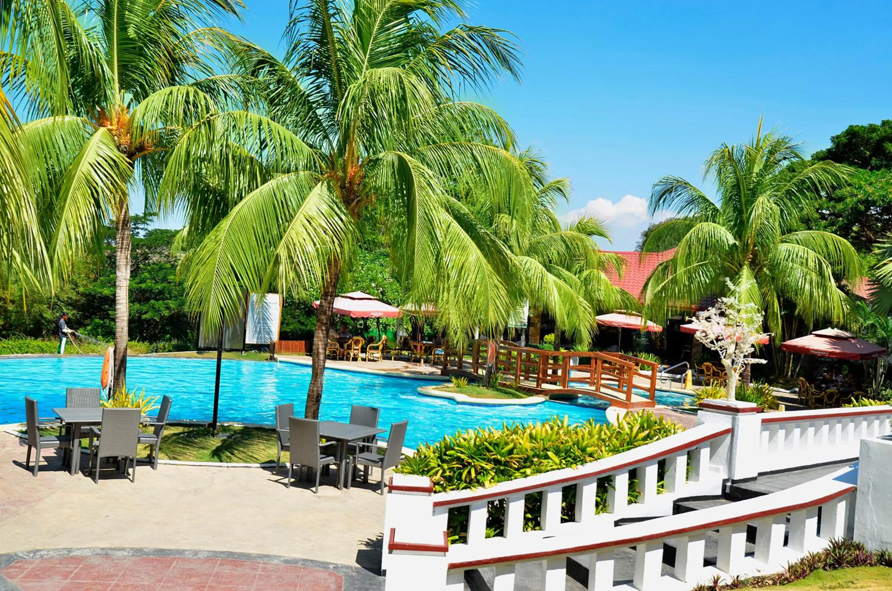 Swimming pool in Thunderbird Resorts - Rizal