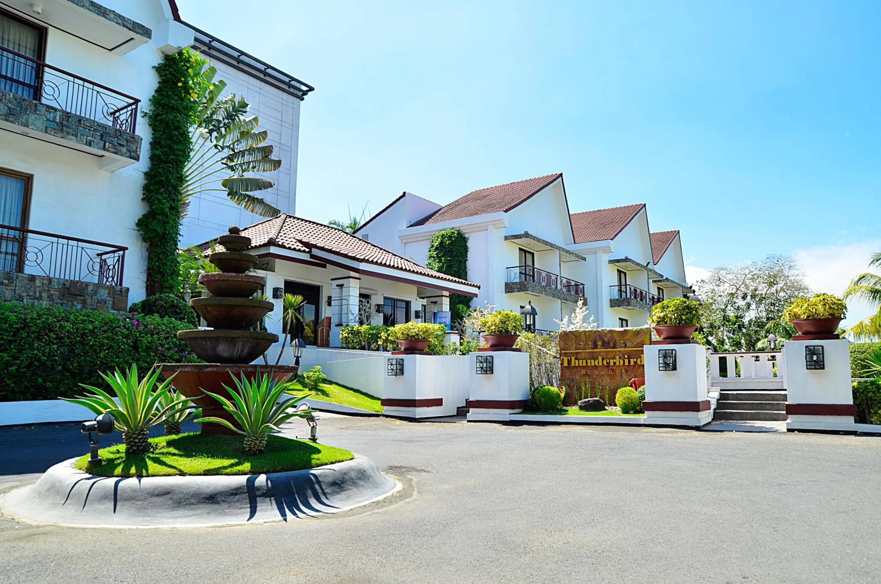 Facade/entrance in Thunderbird Resorts - Rizal