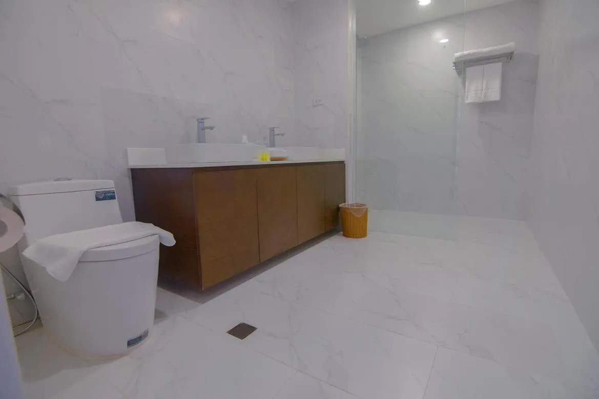 Bathroom in Thunderbird Resorts - Rizal