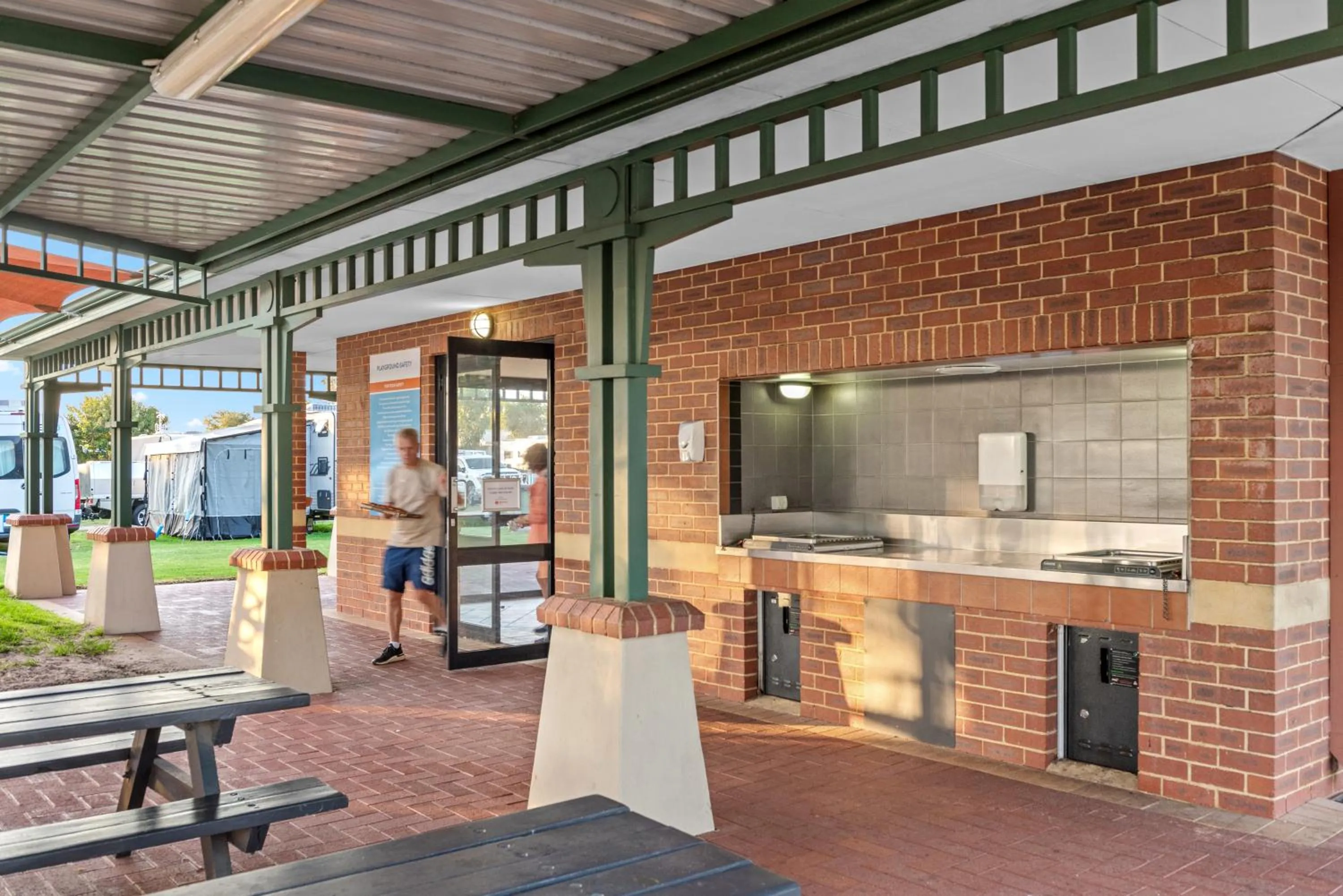 BBQ facilities in Discovery Parks - Perth Airport