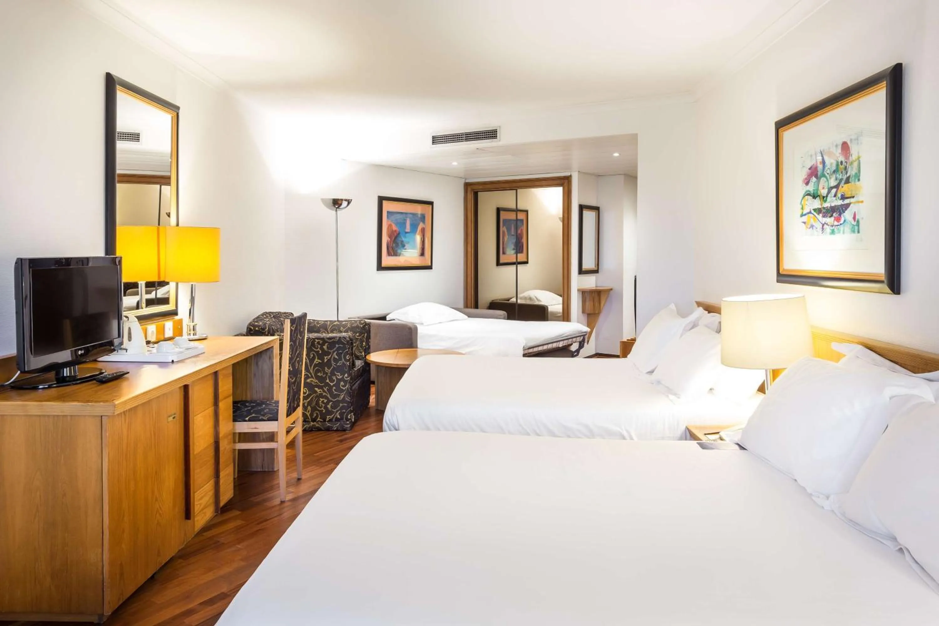 Photo of the whole room, Bed in Radisson Blu Hotel Lisbon