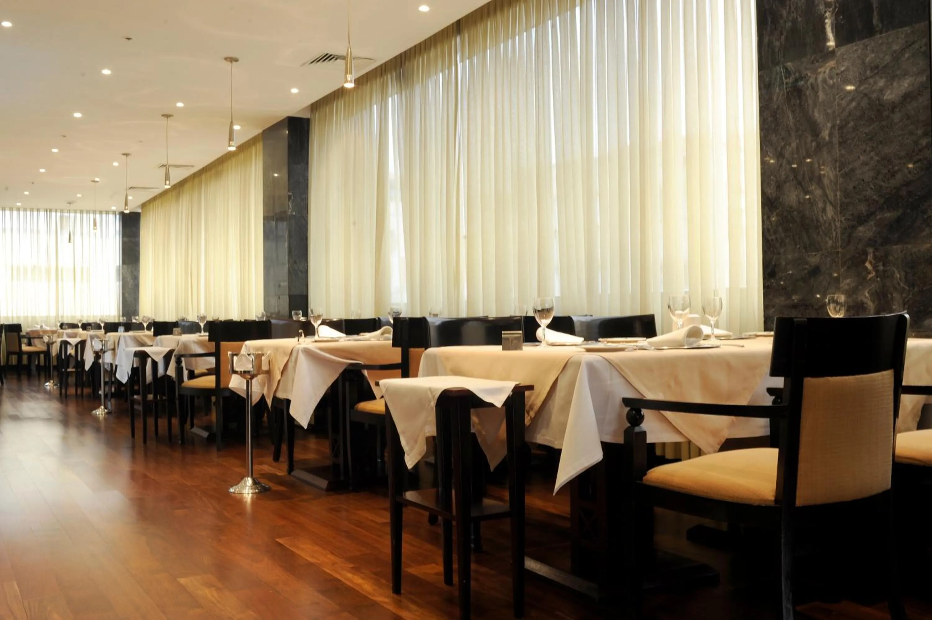 Restaurant/places to eat in Radisson Blu Hotel Lisbon