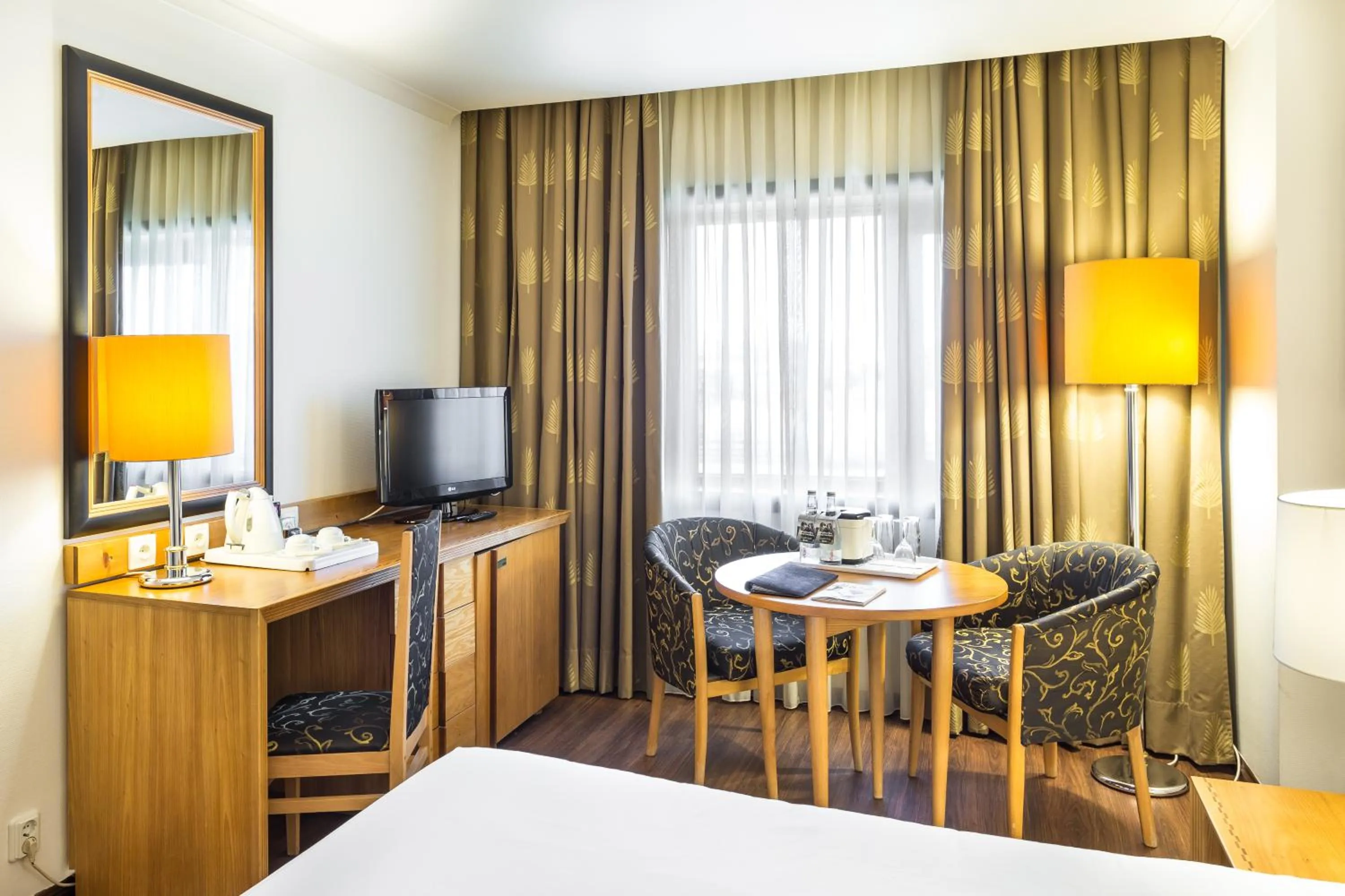 TV and multimedia, Bed in Radisson Blu Hotel Lisbon