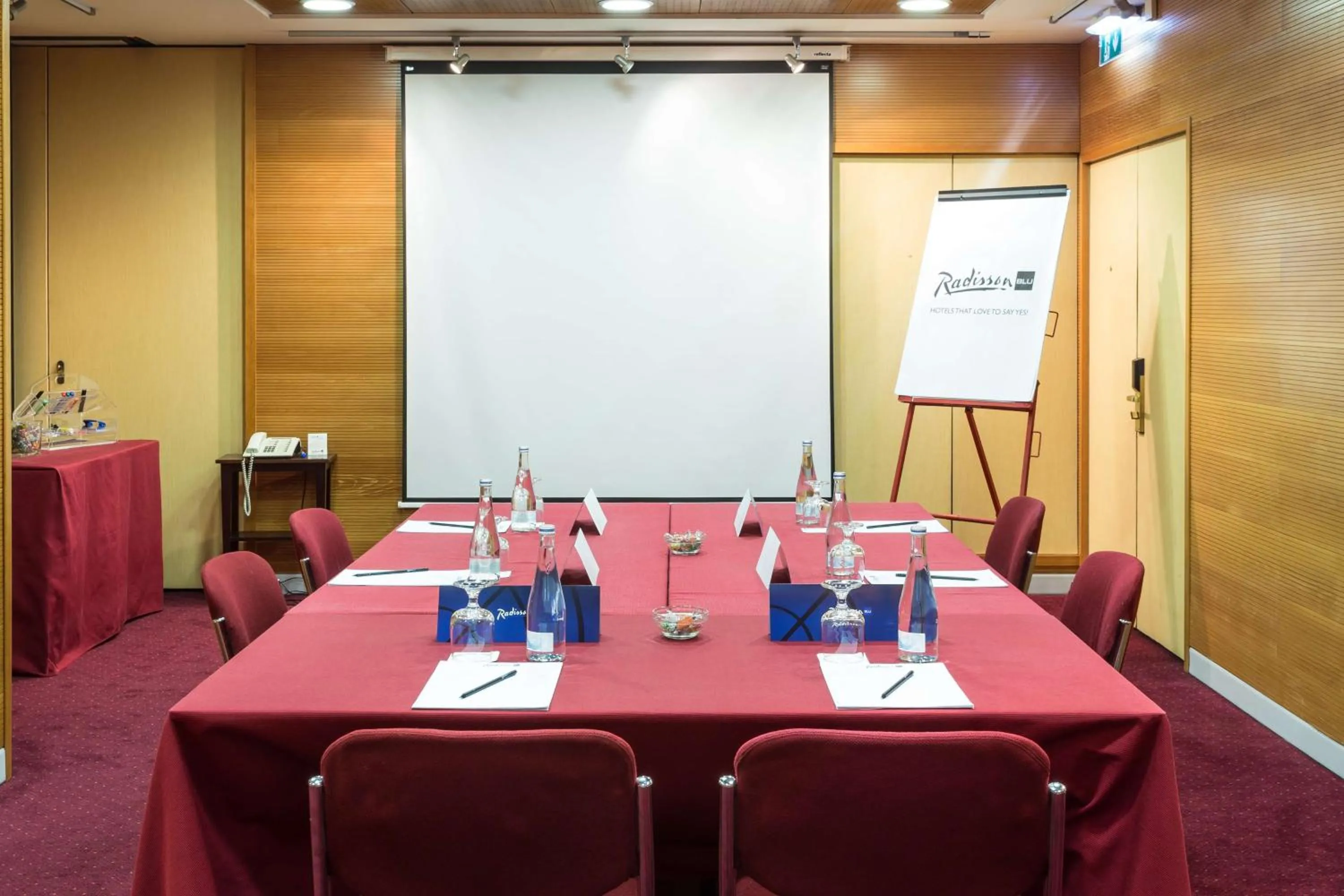 Meeting/conference room in Radisson Blu Hotel Lisbon
