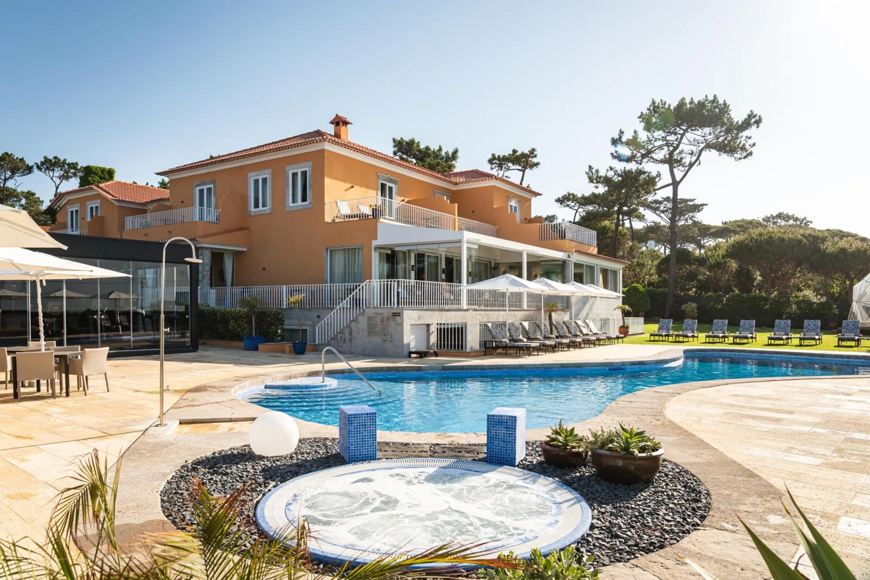 Swimming pool in Longevity Senses - Cascais Boutique Hotel - Adults Only