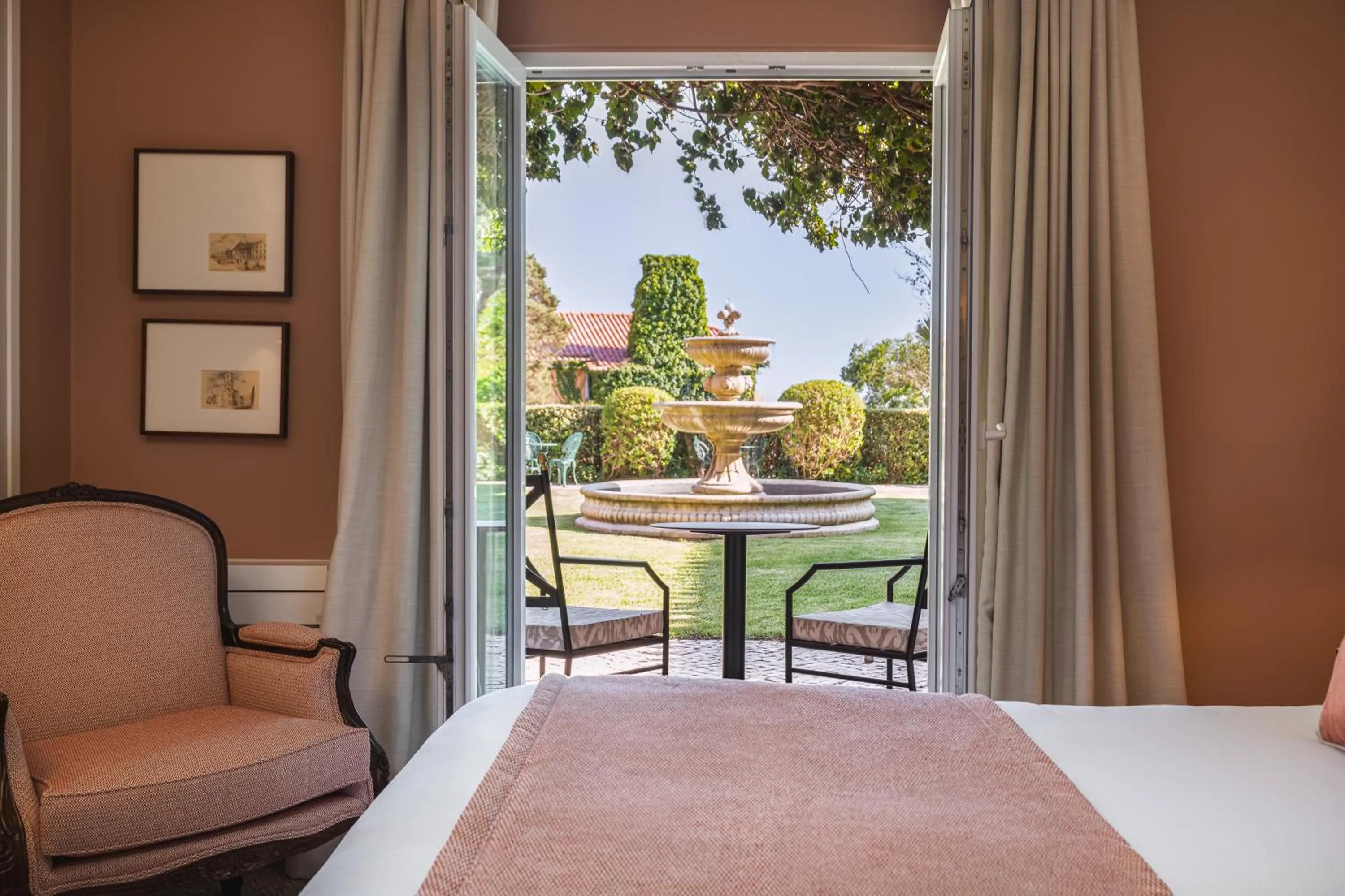 Bedroom, Bed in Longevity Senses - Cascais Boutique Hotel - Adults Only