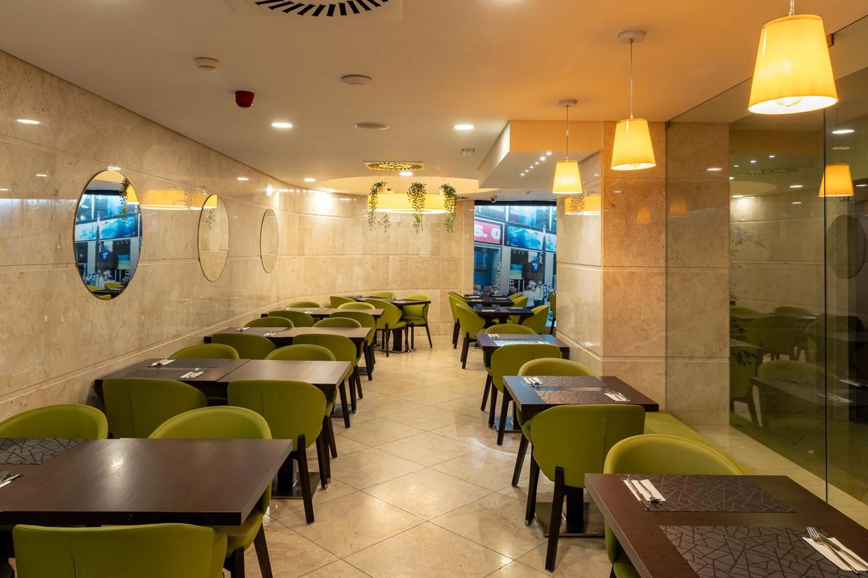 Restaurant/places to eat in America Diamonds Hotel