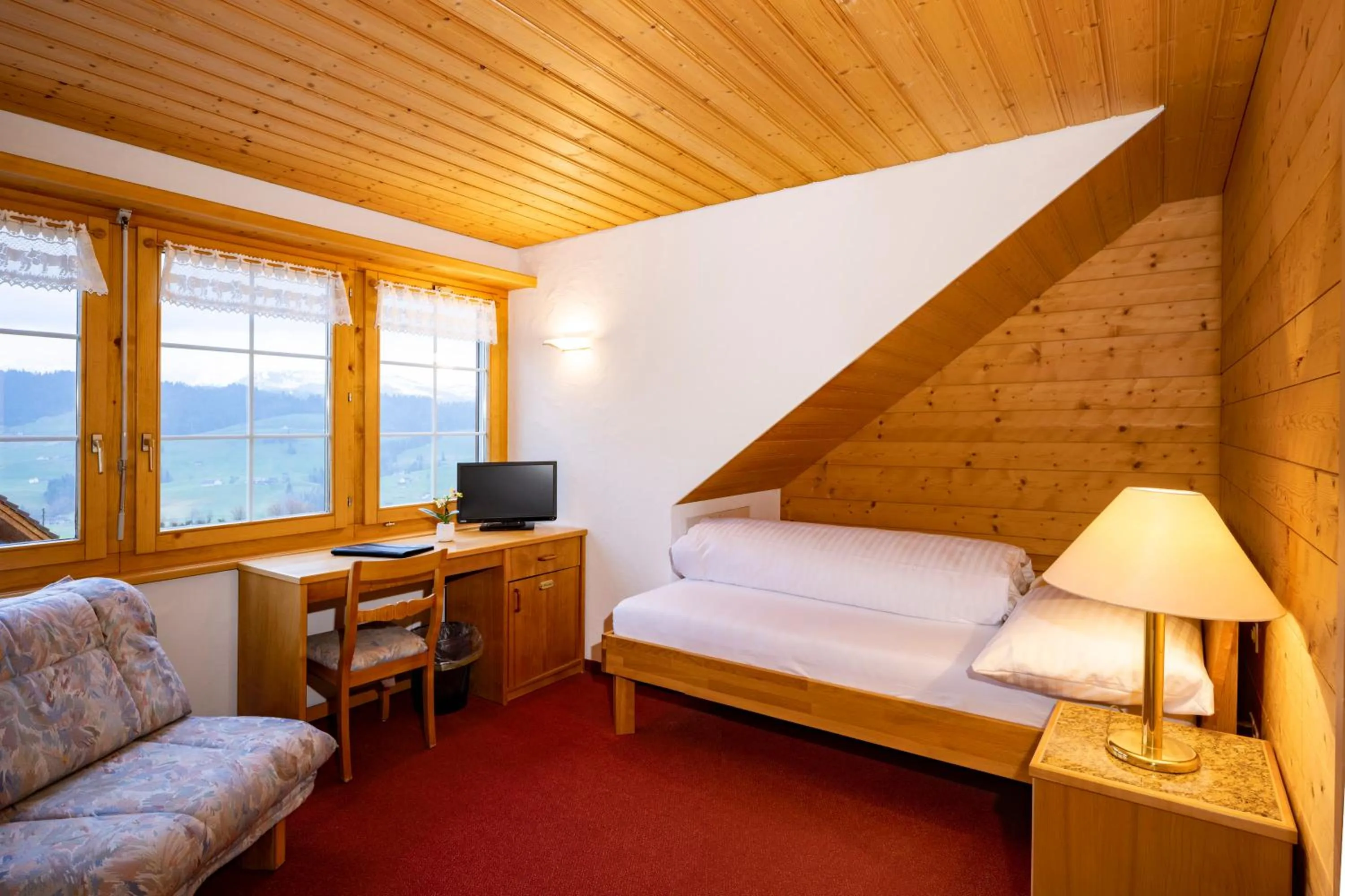 Bedroom, Bed in Hotel und Restaurant Chäseren