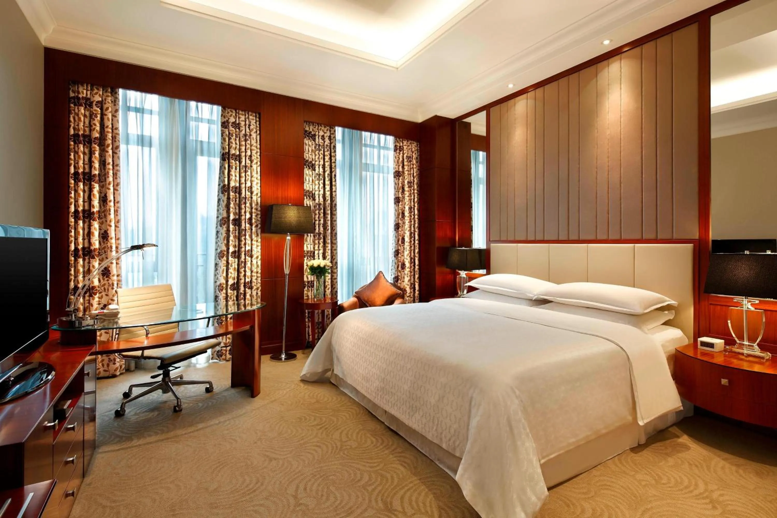 Photo of the whole room, Bed in Sheraton Jiangyin Hotel