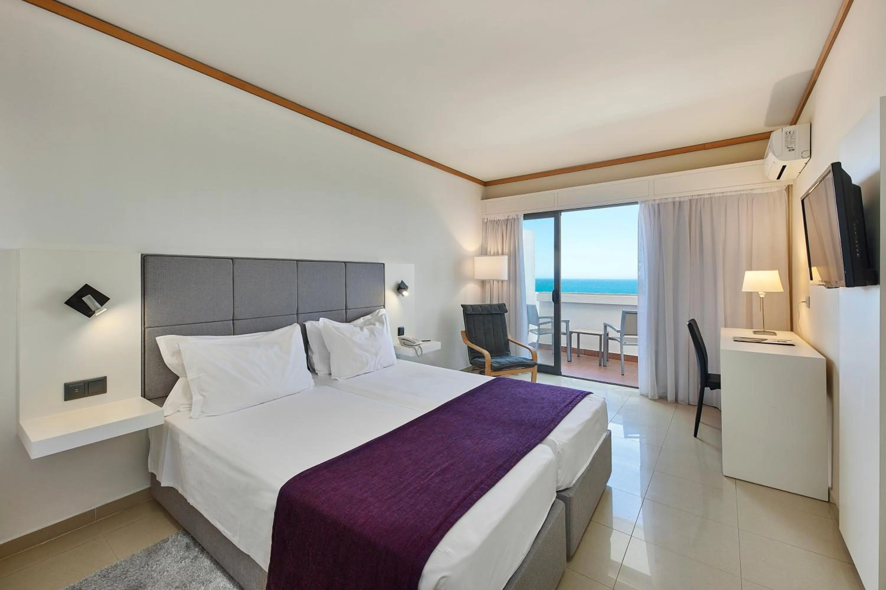 Bed in Rocamar Exclusive Hotel & Spa - Adults Only
