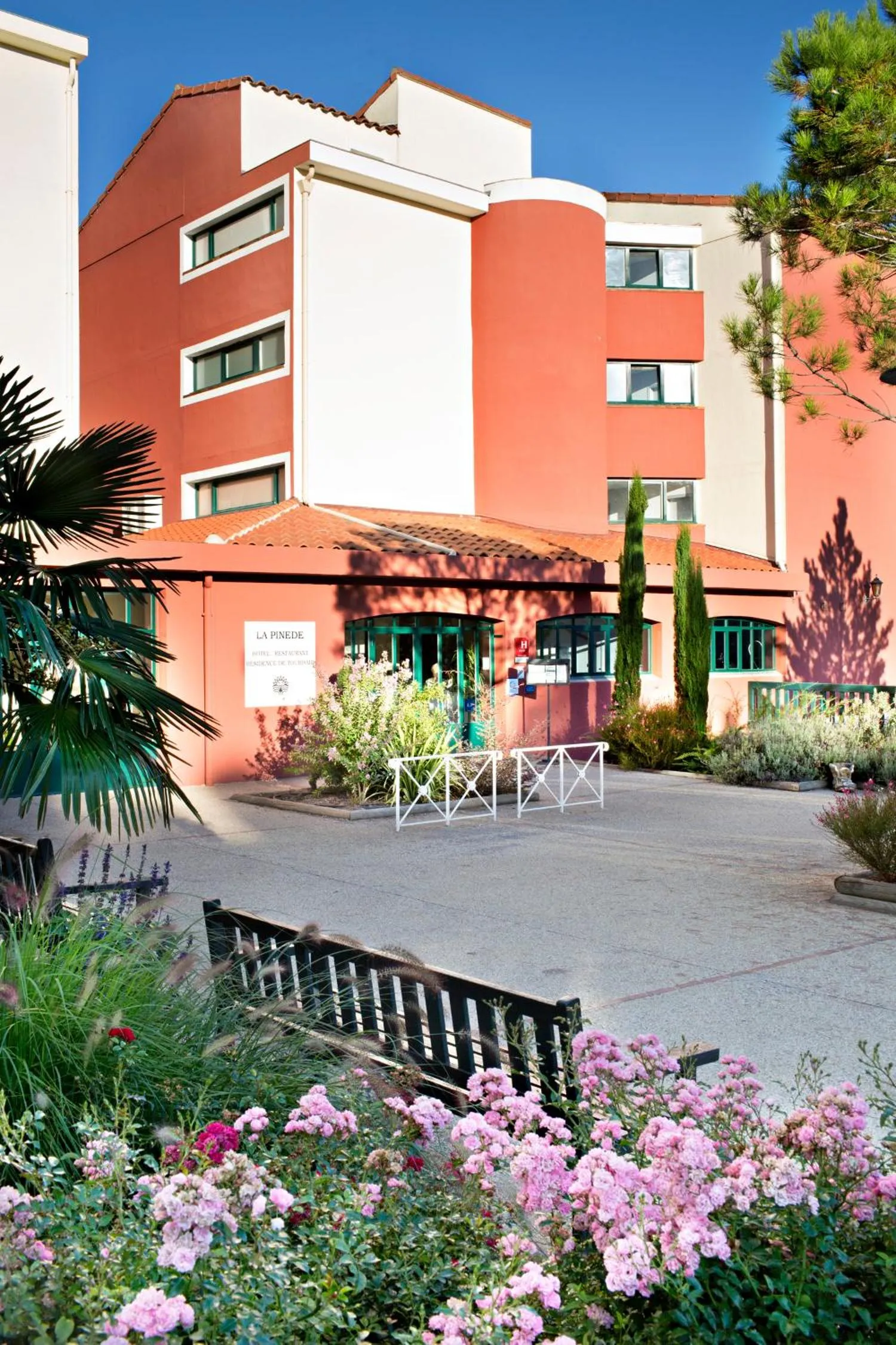 Property building in La Pinède