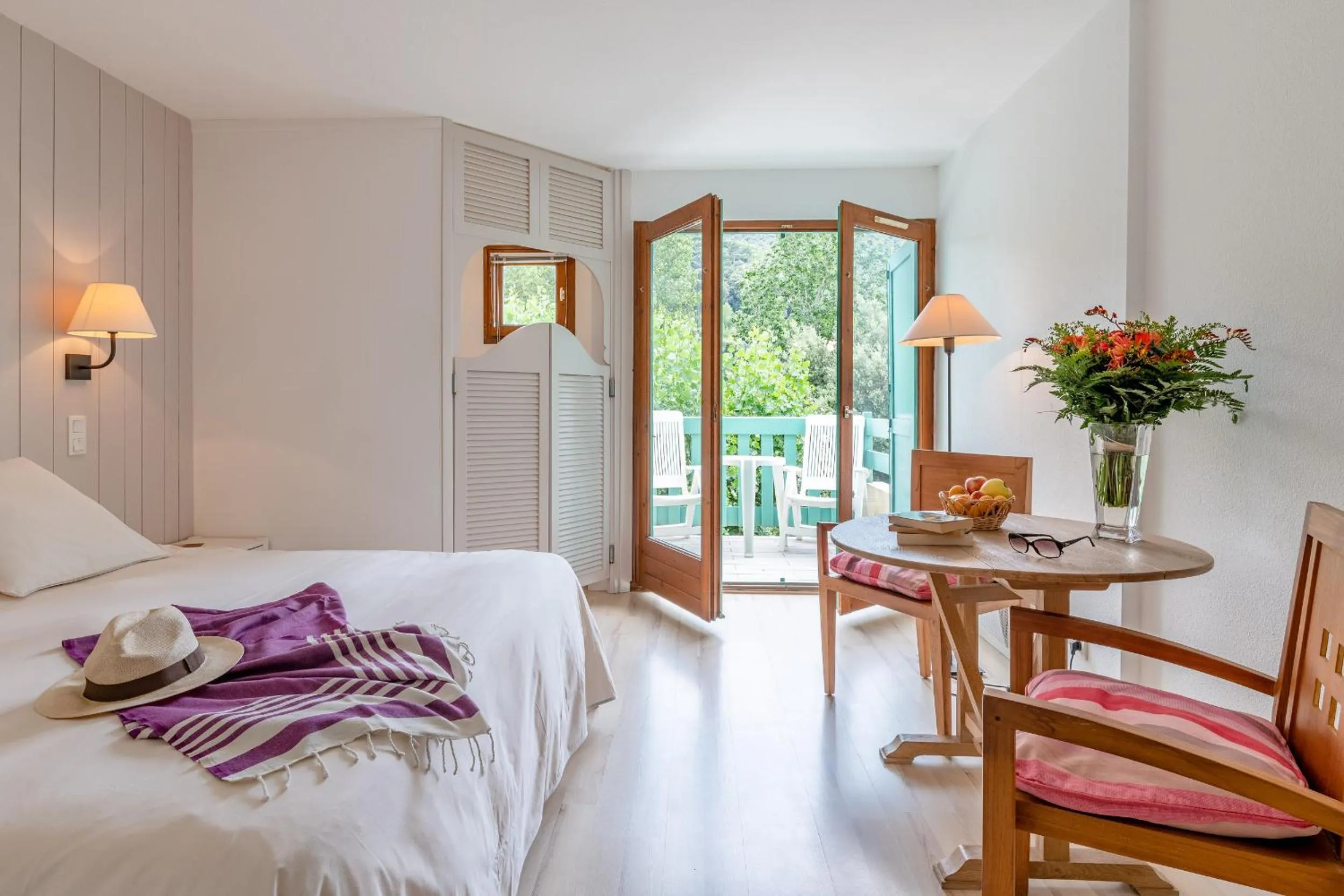 Photo of the whole room, Bed in La Pinède