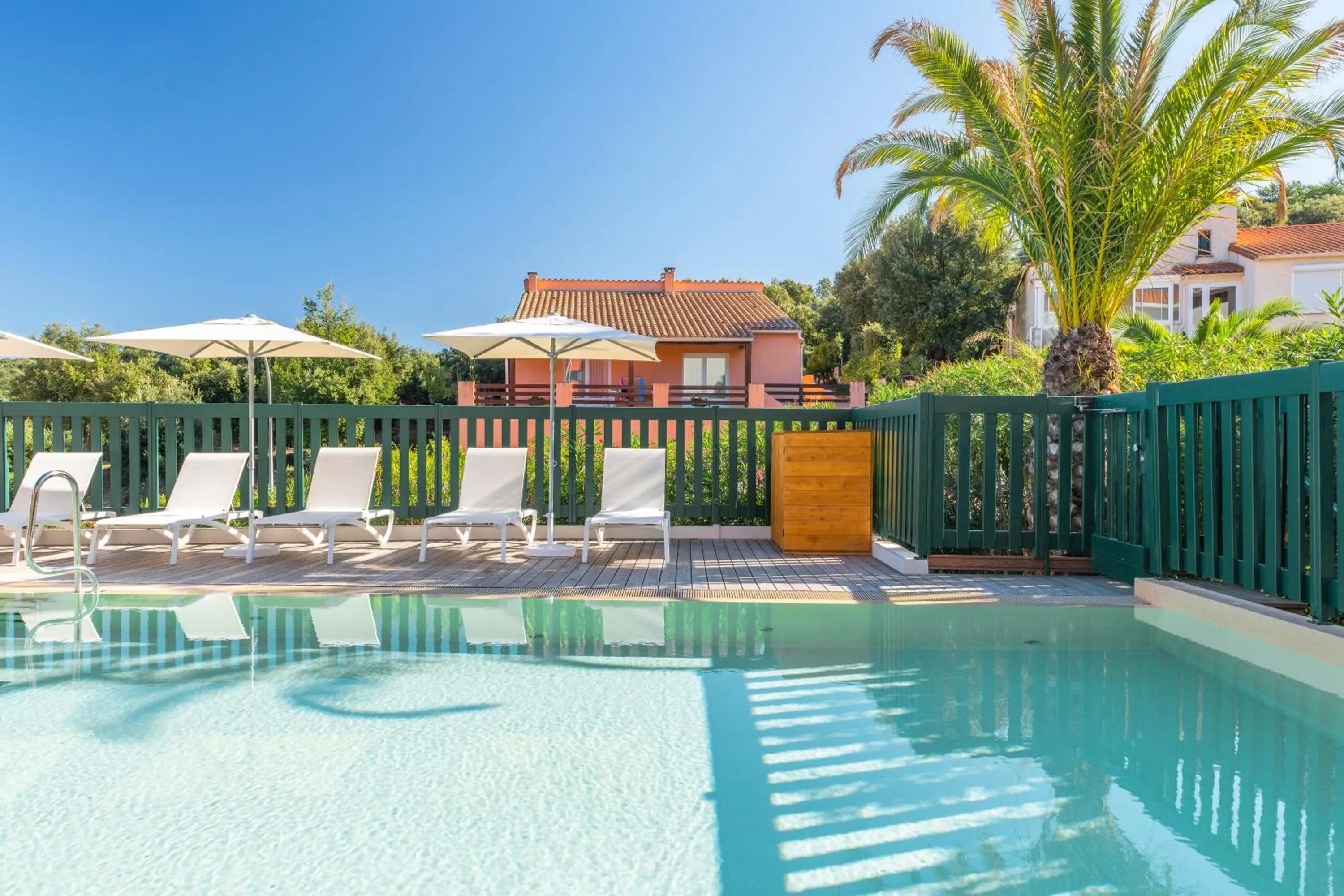 Swimming pool in La Pinède