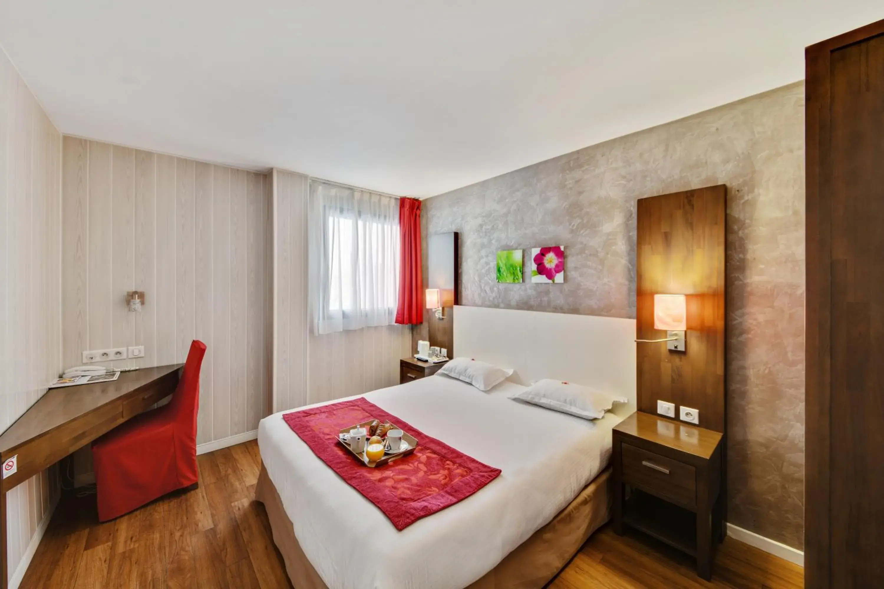 Double Room in HOTEL RESTAURANT PARIS PACIFIC PARIS-VILLEJUIF- PRES DU METRO L'HAY LES ROSES LIGNE 14 - Direct PARIS-AEROPORT ORLY ET INSTITUT GUSTAVE ROUSSY Double Room in HOTEL RESTAURANT PARIS PACIFIC PARIS-VILLEJUIF- PRES DU METRO L'HAY LES ROSES LIGNE 14 - Direct PARIS-AEROPORT ORLY ET INSTITUT GUSTAVE ROUSSY