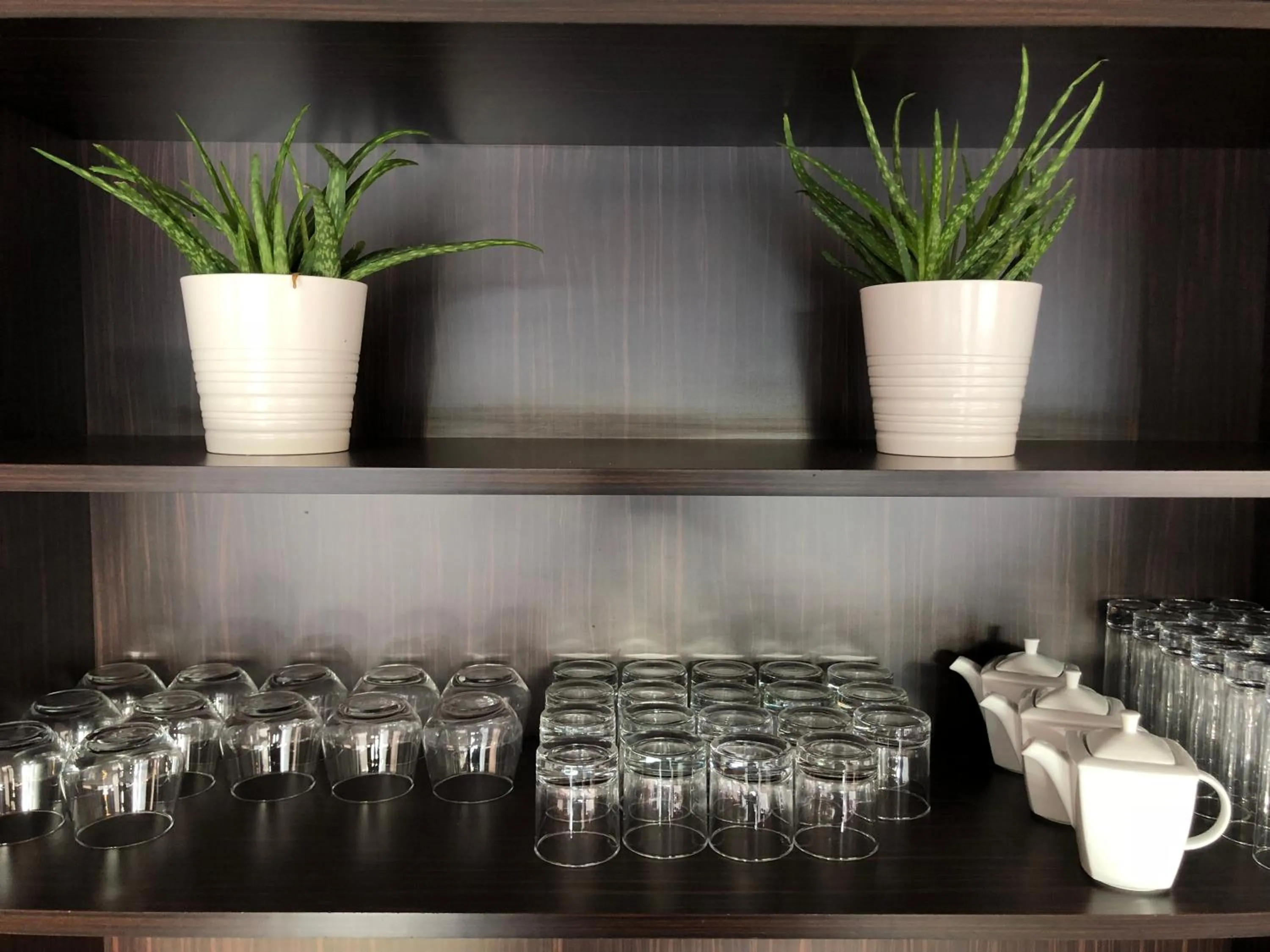 Lounge or bar in HOTEL RESTAURANT PARIS PACIFIC PARIS-VILLEJUIF- PRES DU METRO L'HAY LES ROSES LIGNE 14 - Direct PARIS-AEROPORT ORLY ET INSTITUT GUSTAVE ROUSSY