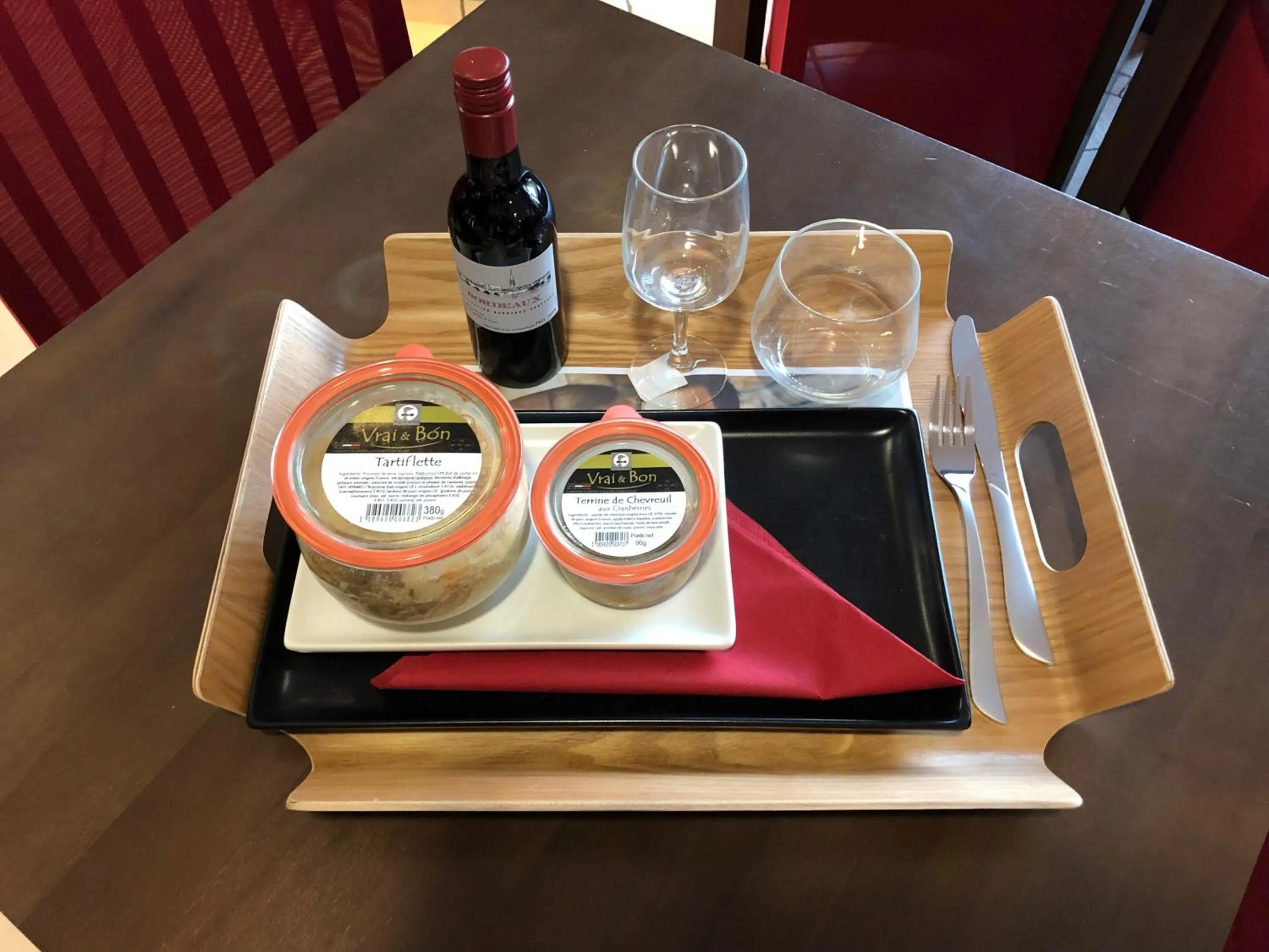 Food and drinks in HOTEL RESTAURANT PARIS PACIFIC PARIS-VILLEJUIF- PRES DU METRO L'HAY LES ROSES LIGNE 14 - Direct PARIS-AEROPORT ORLY ET INSTITUT GUSTAVE ROUSSY