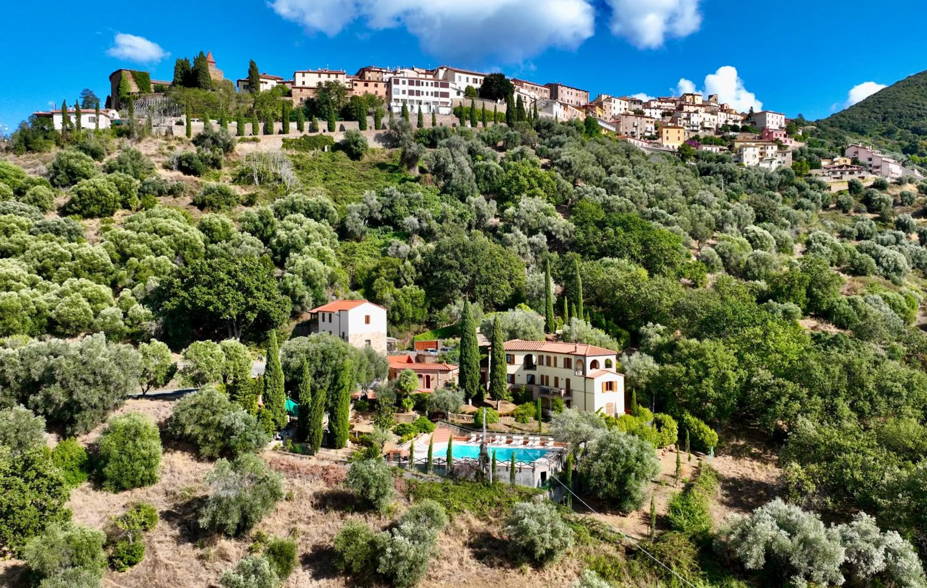 Property building in Madonna Del Poggio CAV