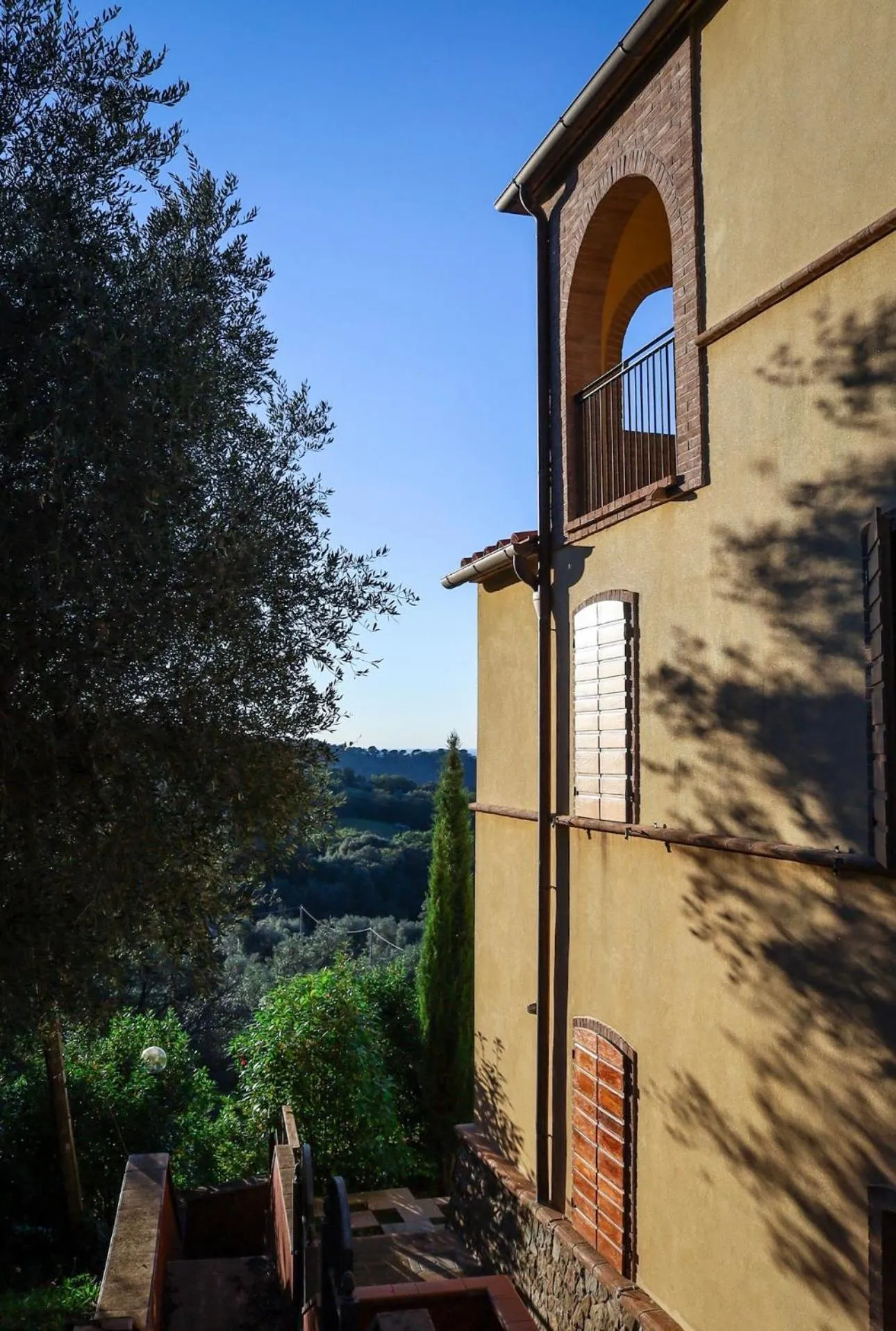 Property building in Madonna Del Poggio CAV