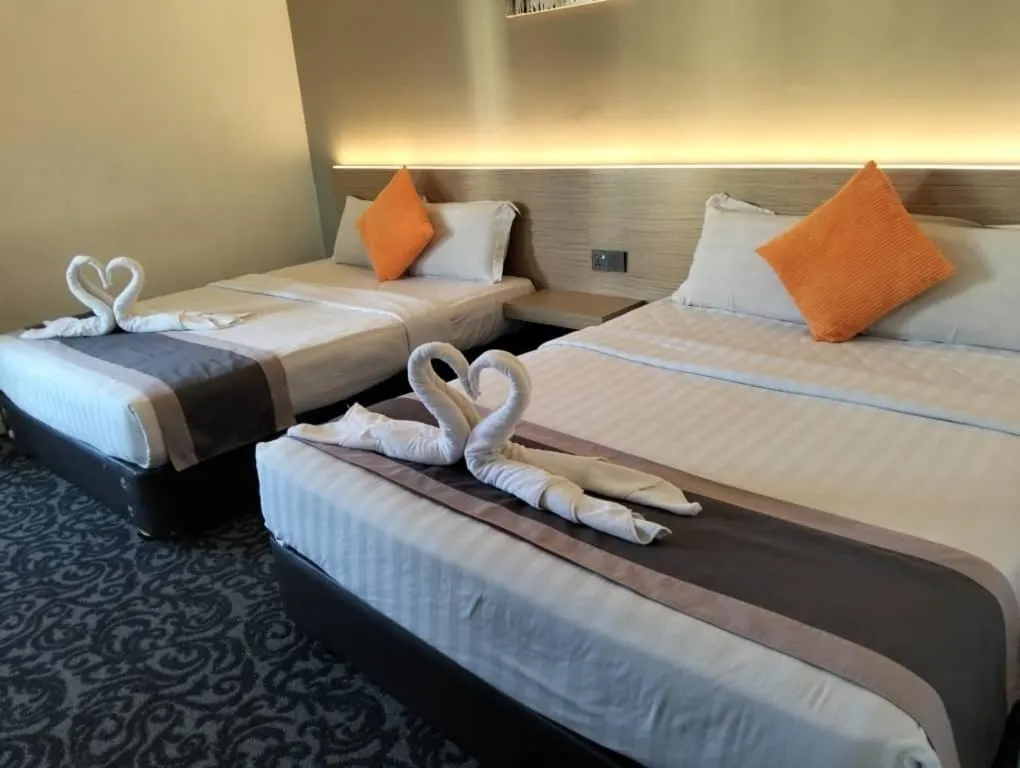 Shower, Bed in Greenlast Hotel