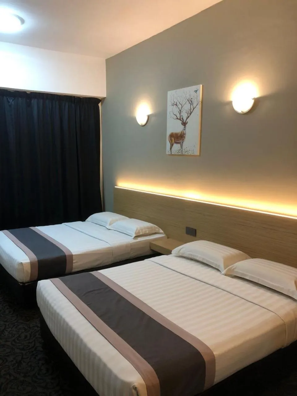 Shower, Bed in Greenlast Hotel