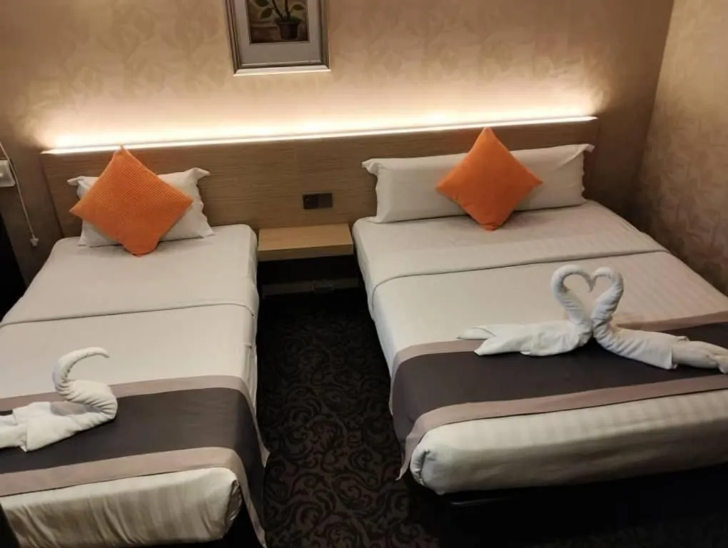 Shower, Bed in Greenlast Hotel