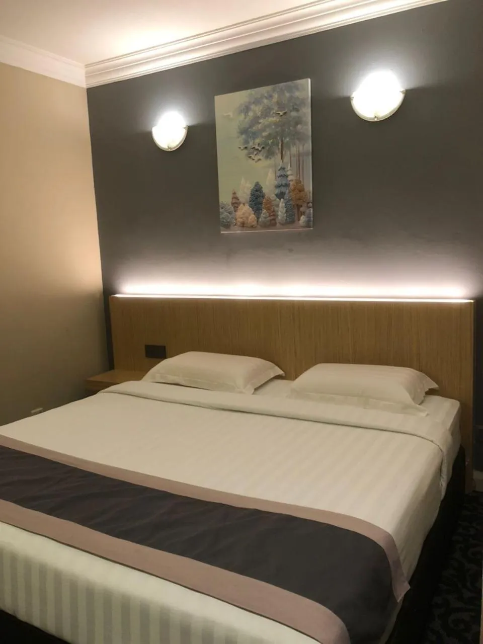 Shower, Bed in Greenlast Hotel