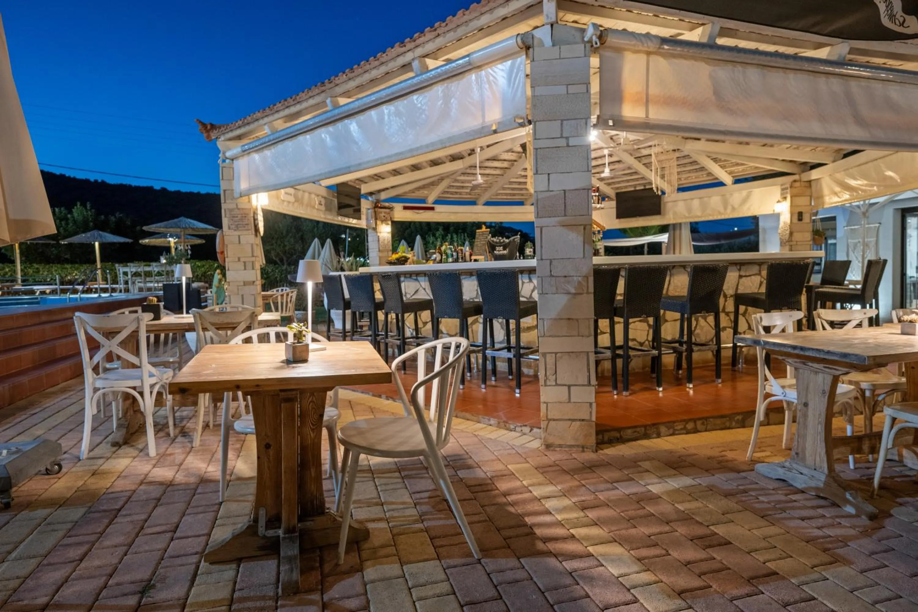 Breakfast in Nikos Apartments