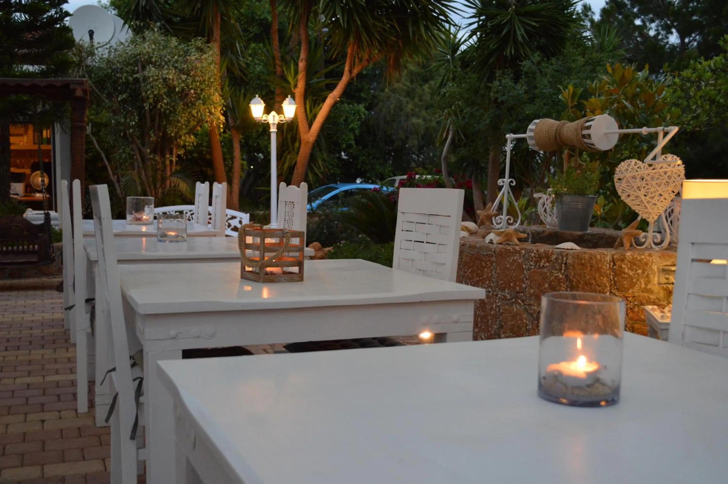 Restaurant/places to eat in Nikos Apartments