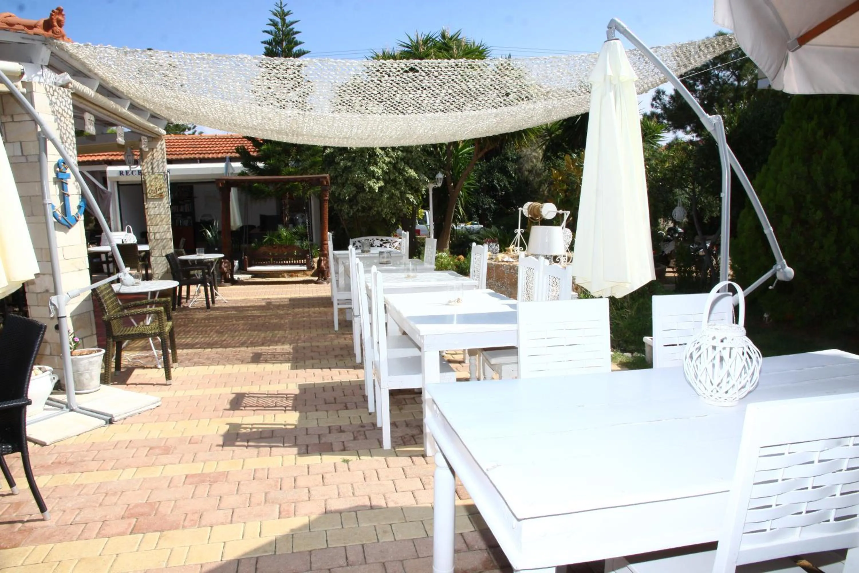 Restaurant/places to eat in Nikos Apartments