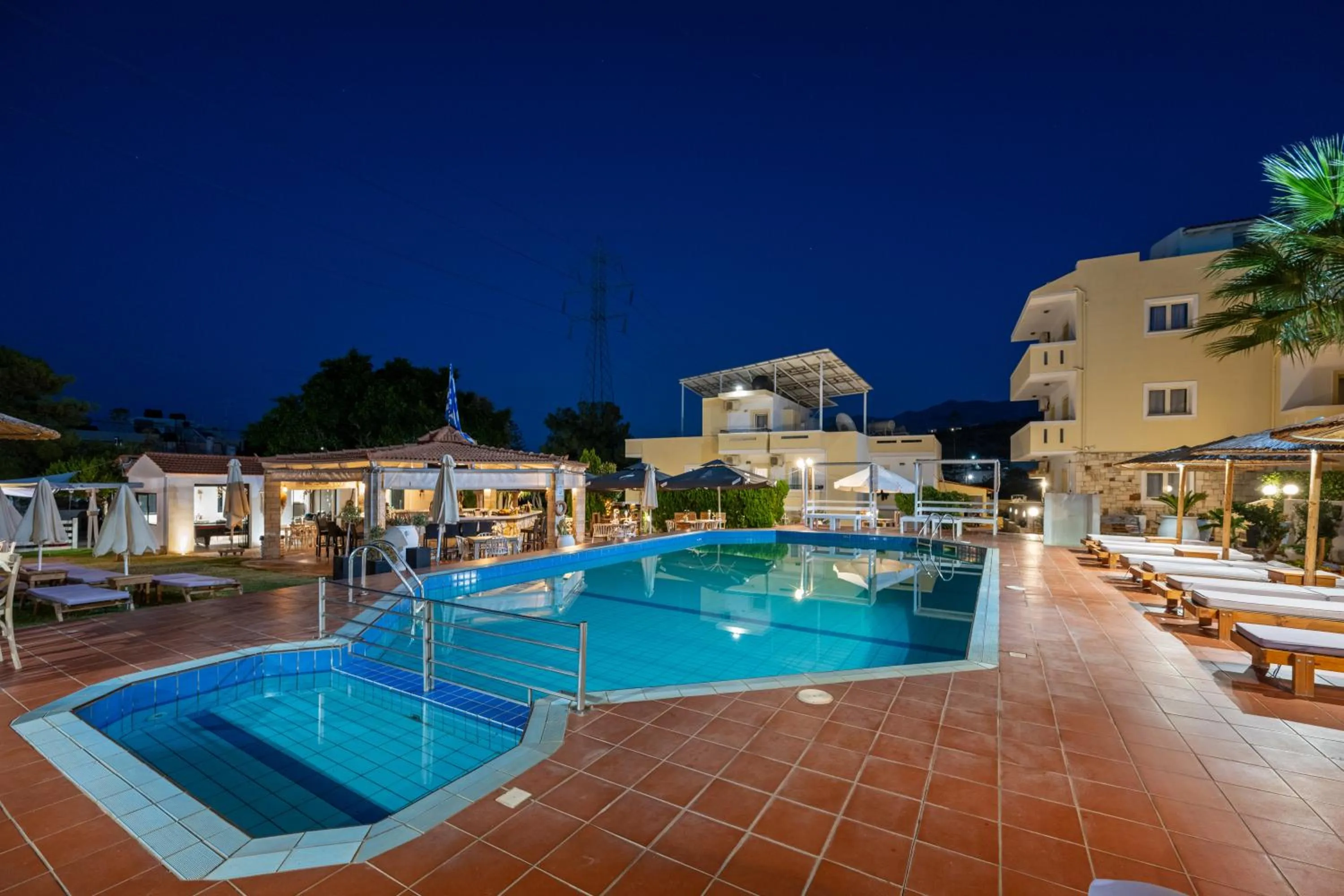 Swimming pool in Nikos Apartments