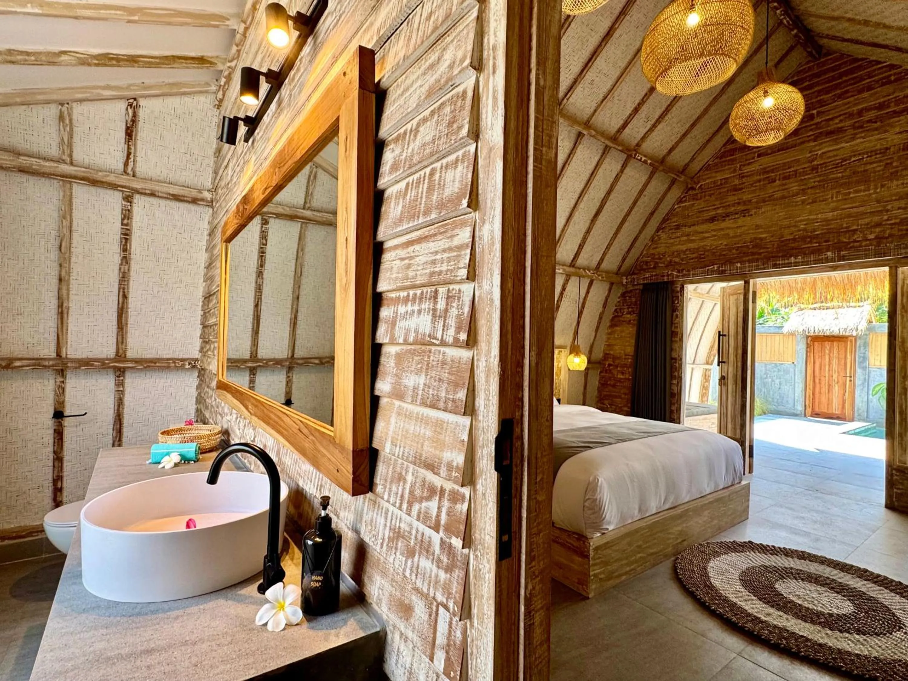 Bathroom, Bed in Gili Meno Escape - Adults Only