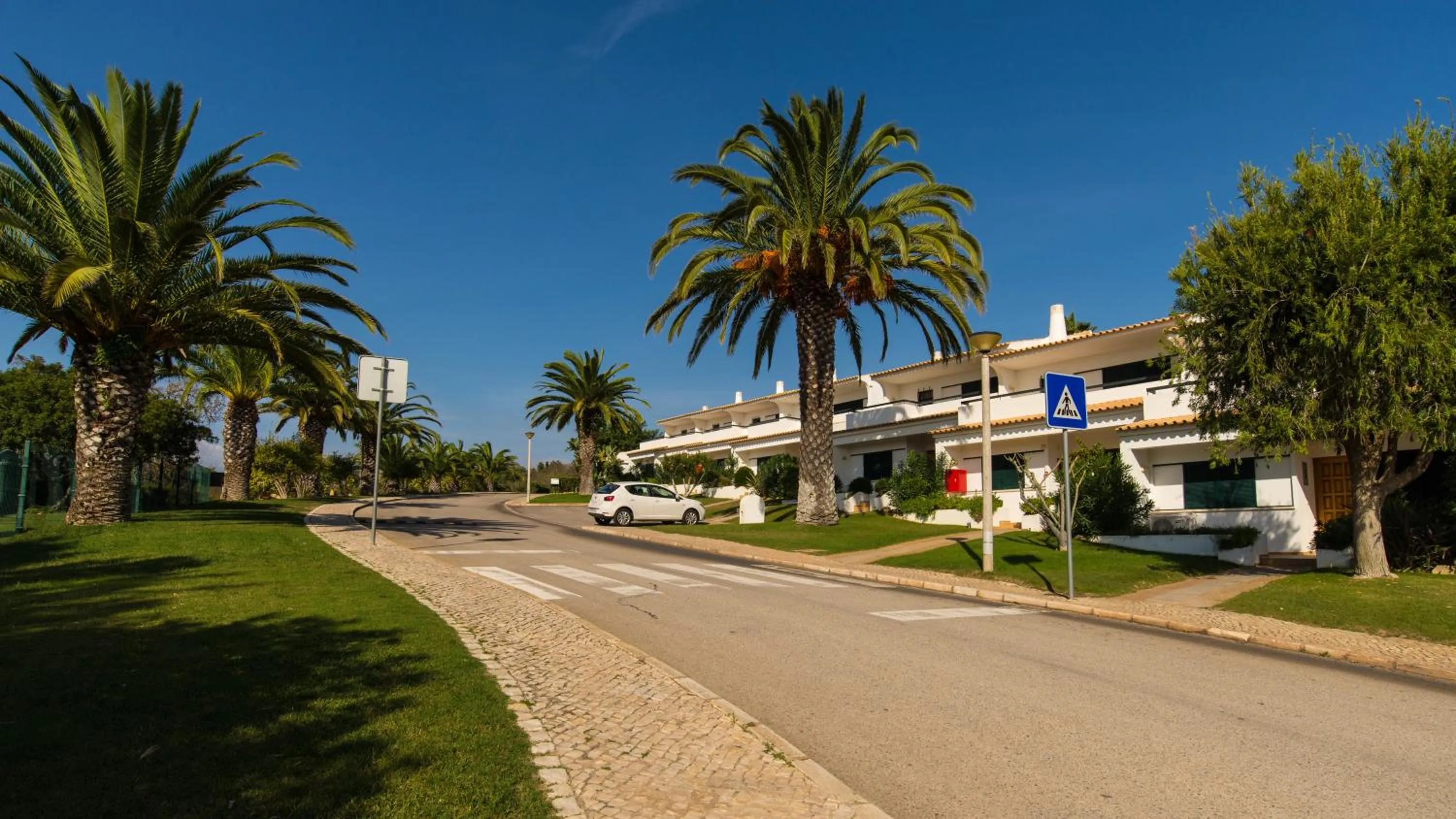 Facade/entrance in Parque Monte Verde