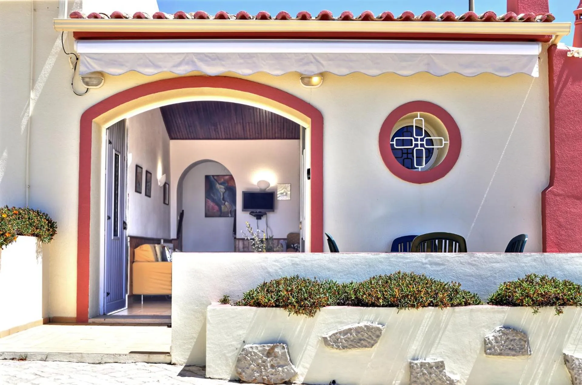 Facade/entrance in Parque Monte Verde