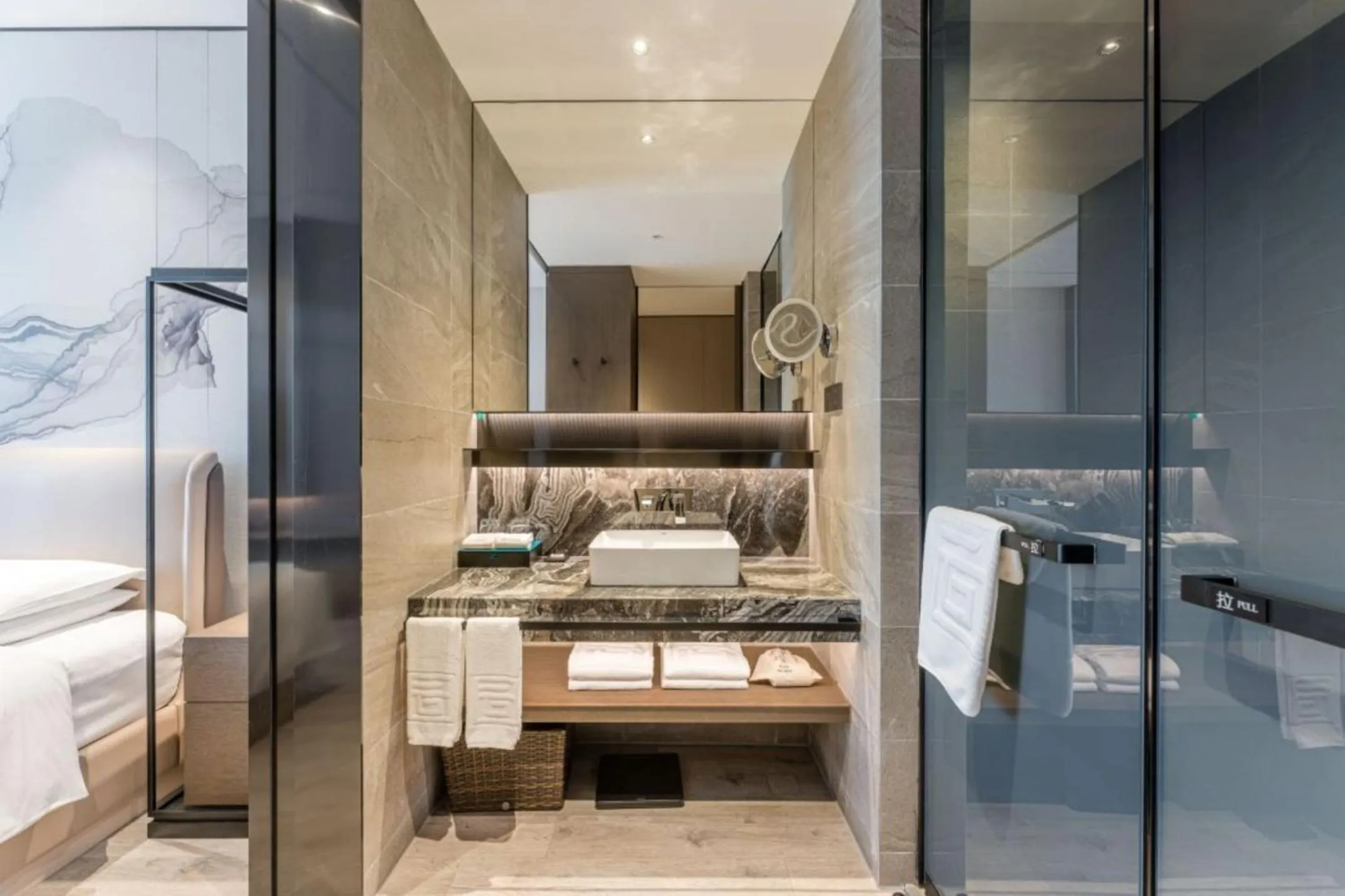 Shower in Yunhe Yebo Hotel (Shanghai International Tourism Resort Pudong Airport)