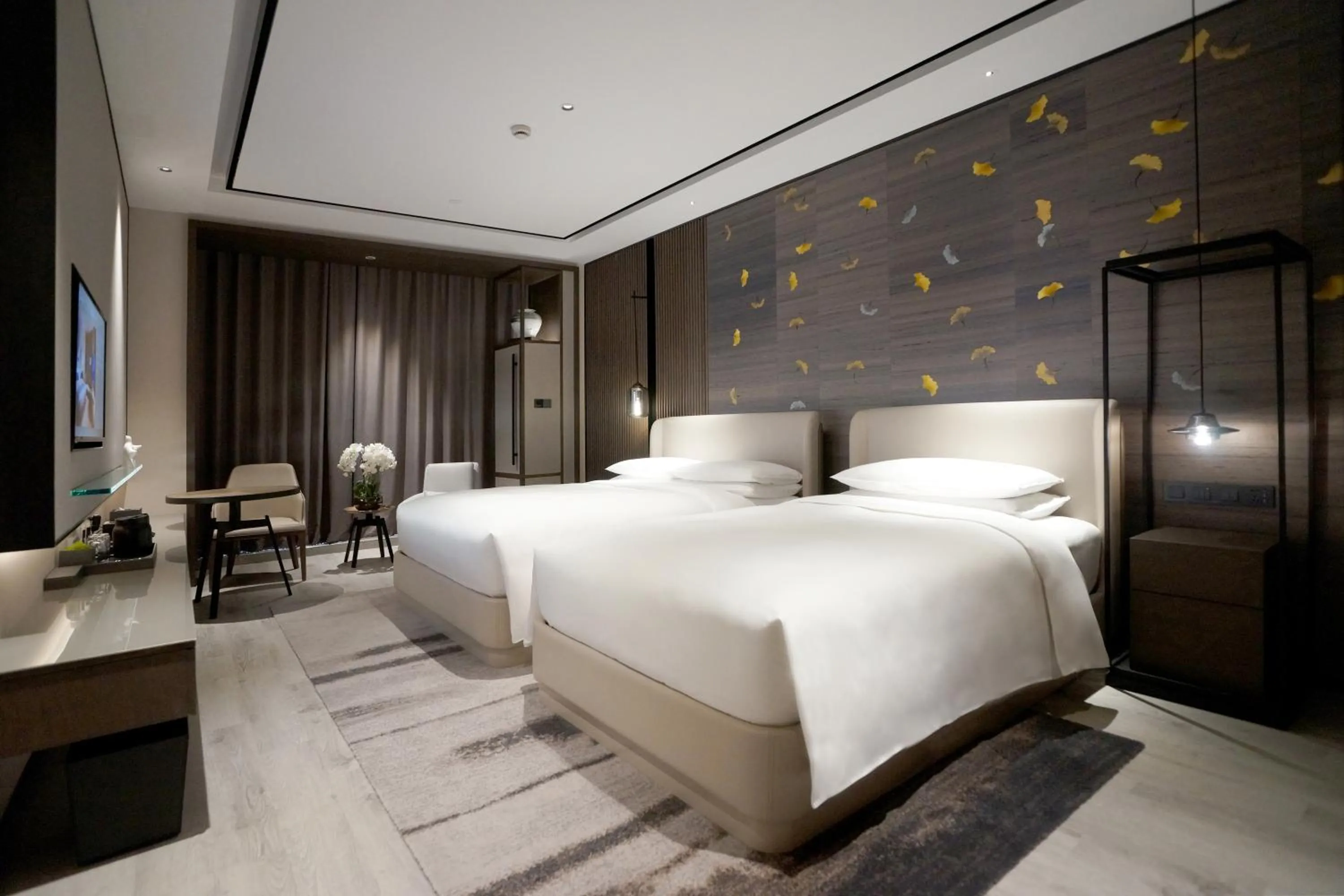 Twin Room with Shower in Yunhe Yebo Hotel (Shanghai International Tourism Resort Pudong Airport)
