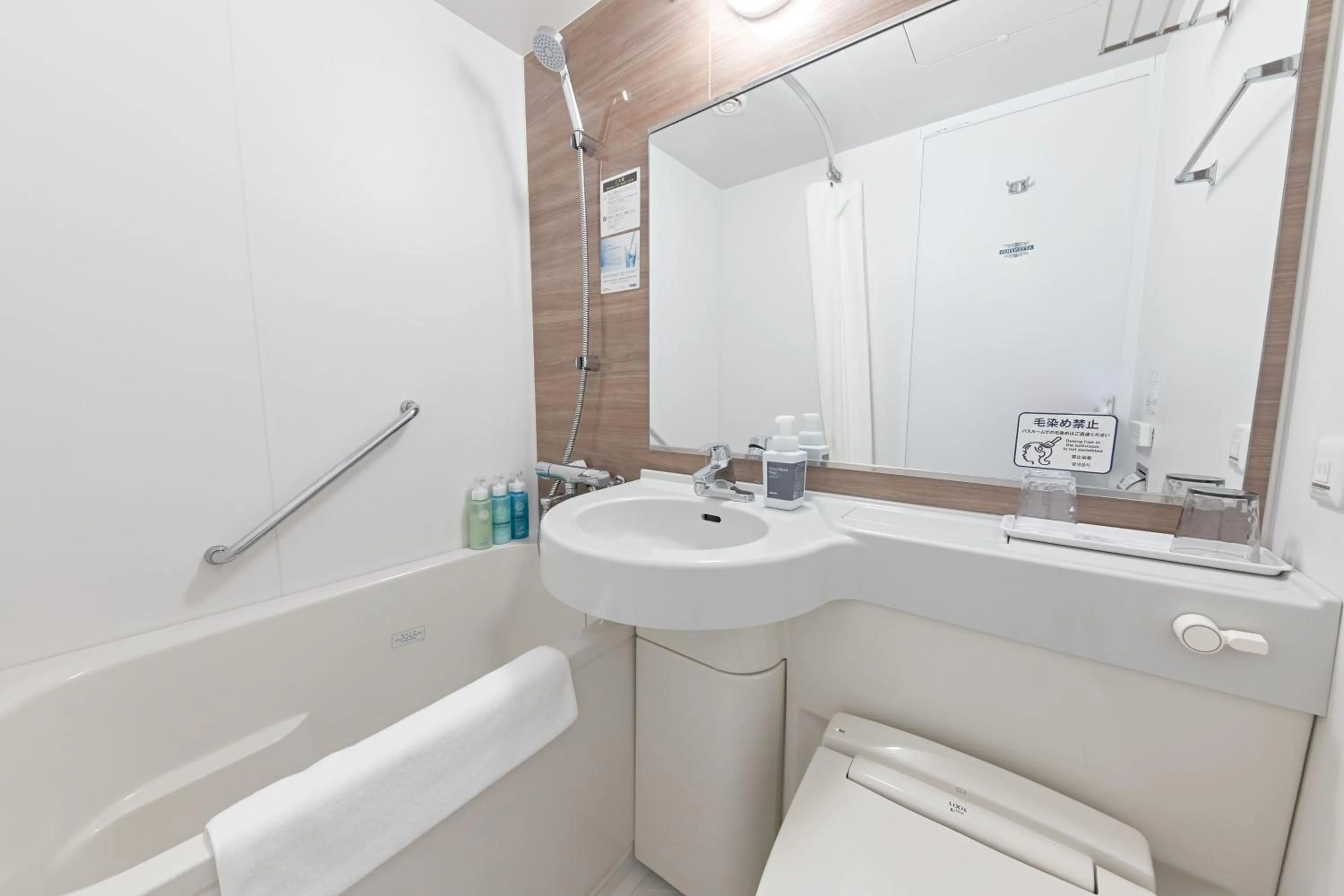 Toilet in Sotetsu Fresa Inn Osaka Shinsaibashi