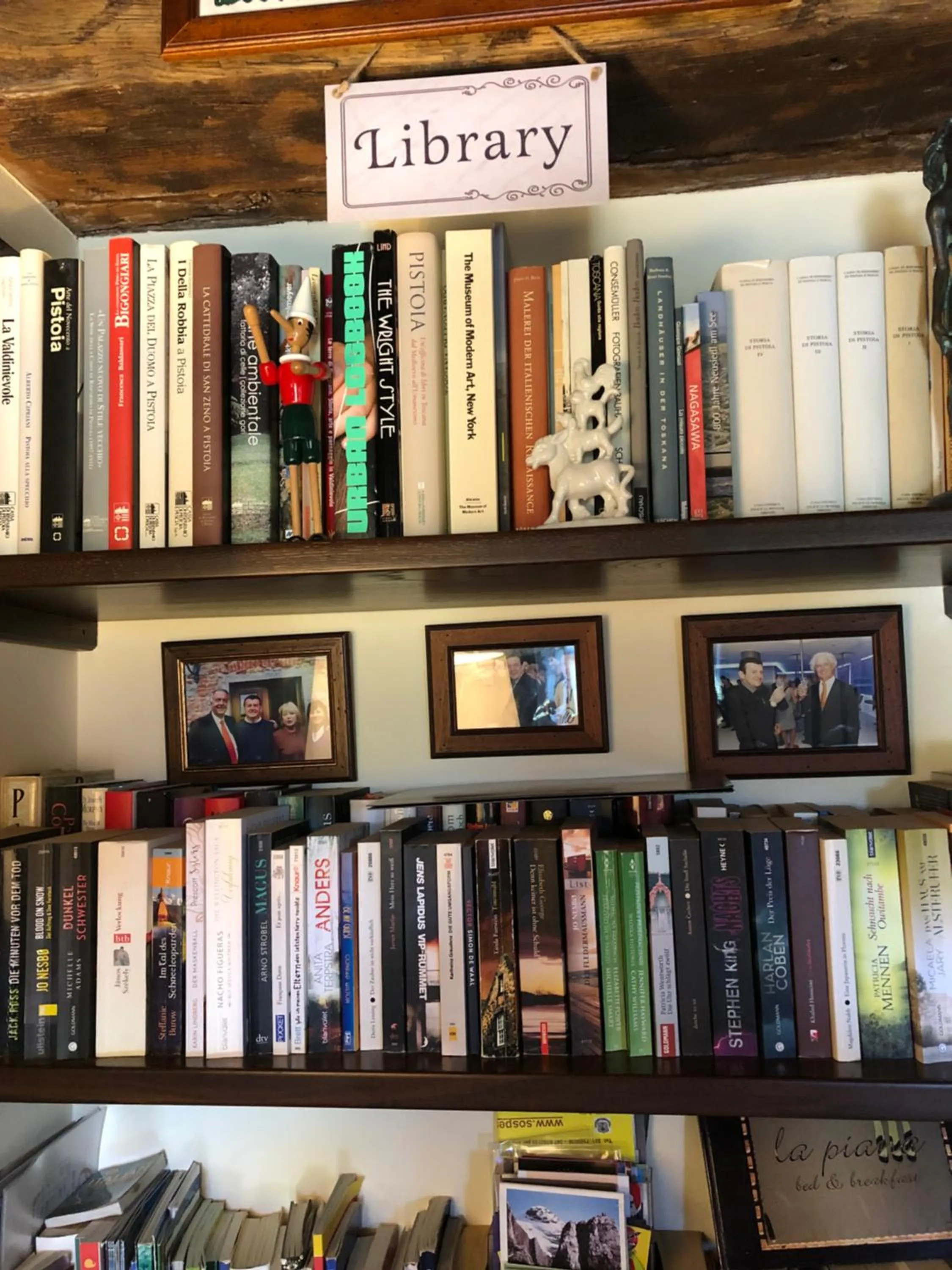 Library in B&B Hotel La Piana