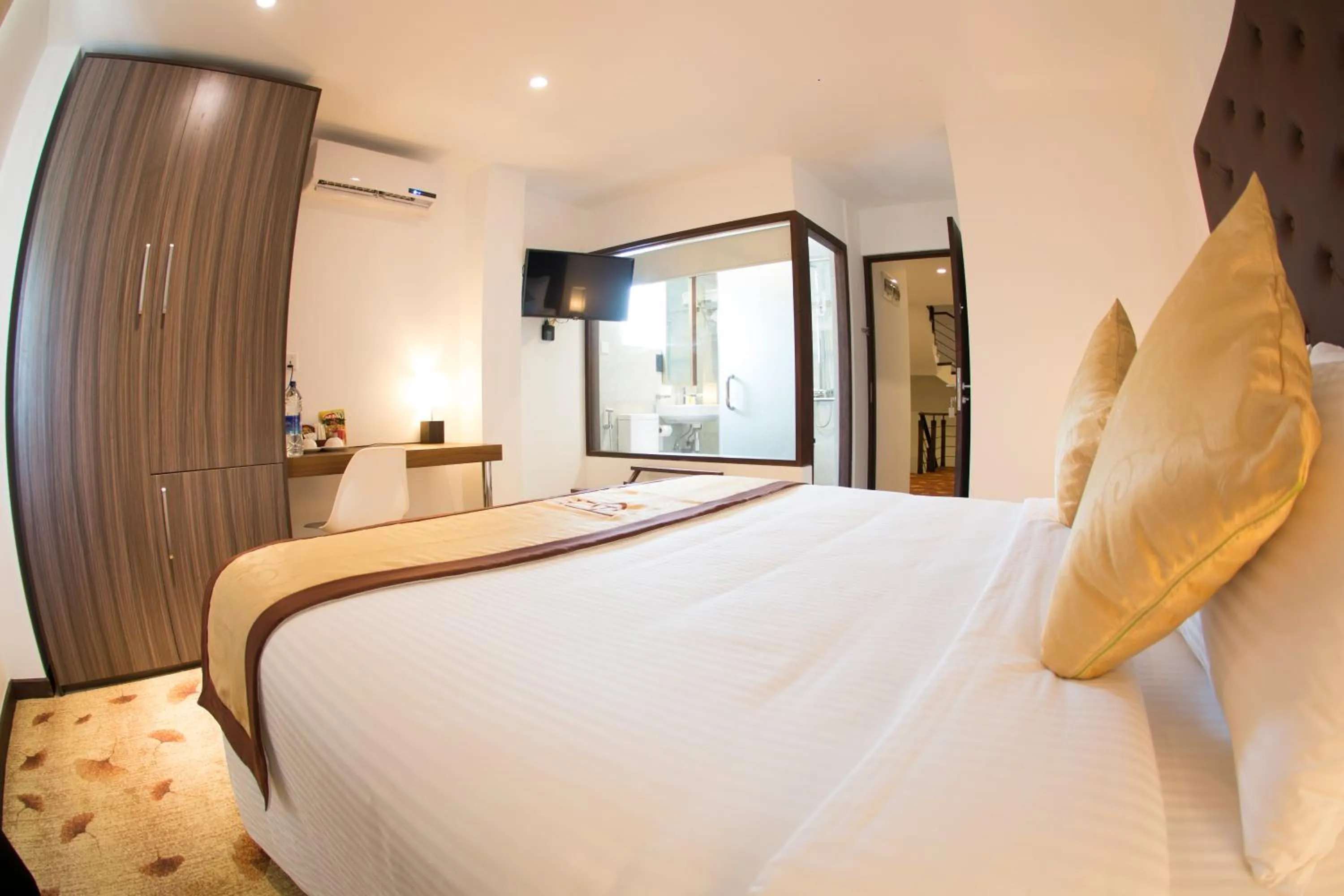 Bed in City Hotel Colombo 02