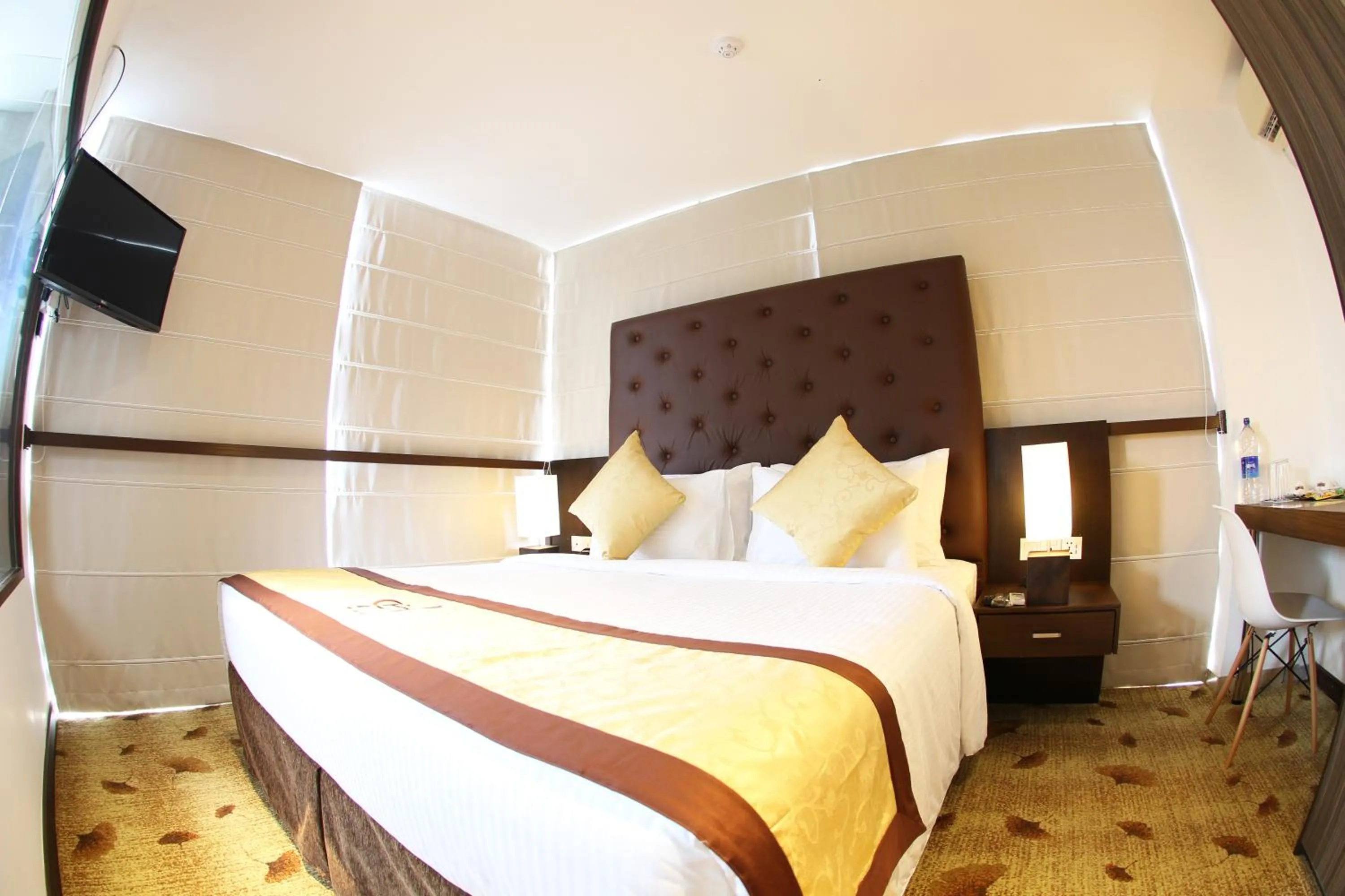 Bed in City Hotel Colombo 02