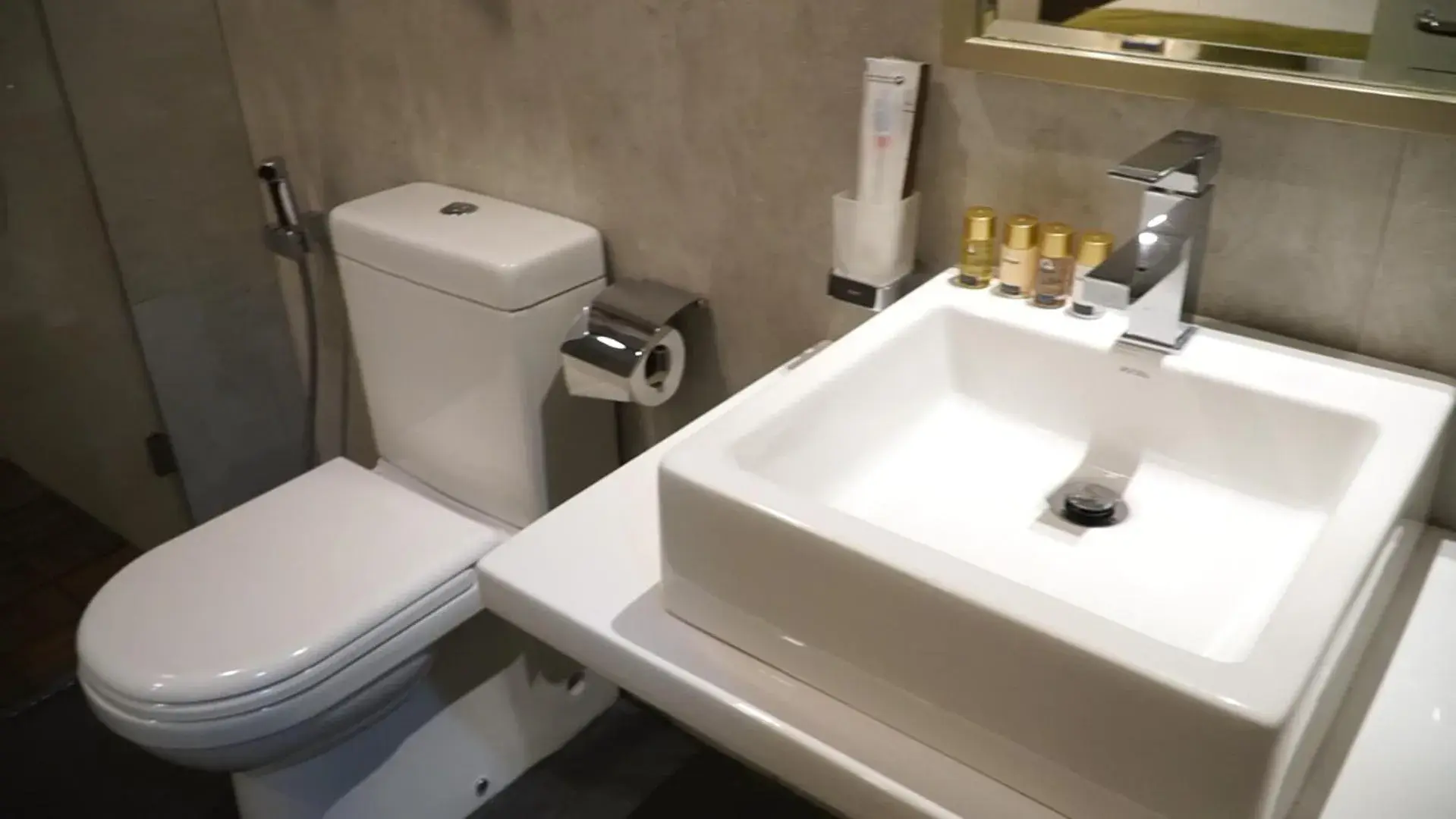 Standard Double Room in City Hotel Colombo 02 Standard Double Room in City Hotel Colombo 02