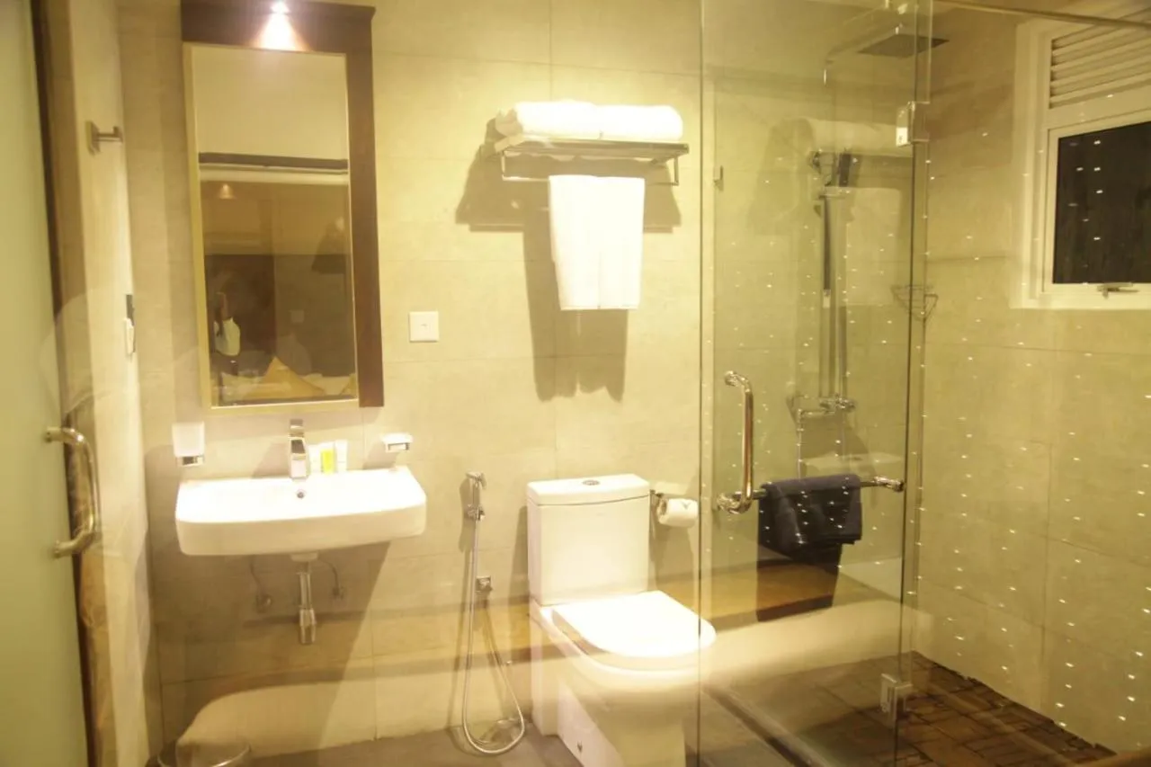 Bathroom in City Hotel Colombo 02